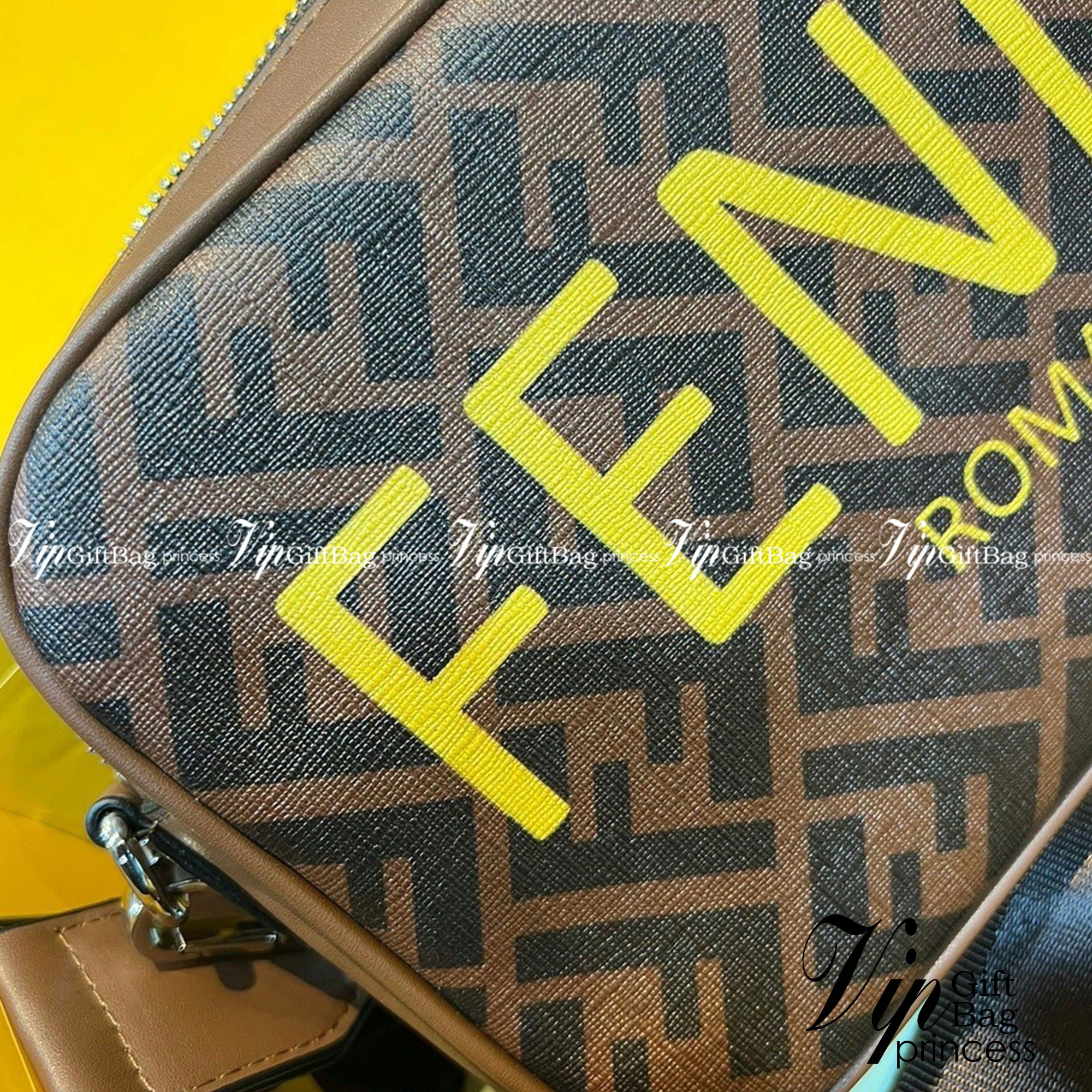 Fendi FF logo-print Messenger Bag / Fendi Borsa a spalla con logo FF กระเป๋าสะพายเฟนดิ คอลเล็คชั่นใหม่ พร้อมส่ง