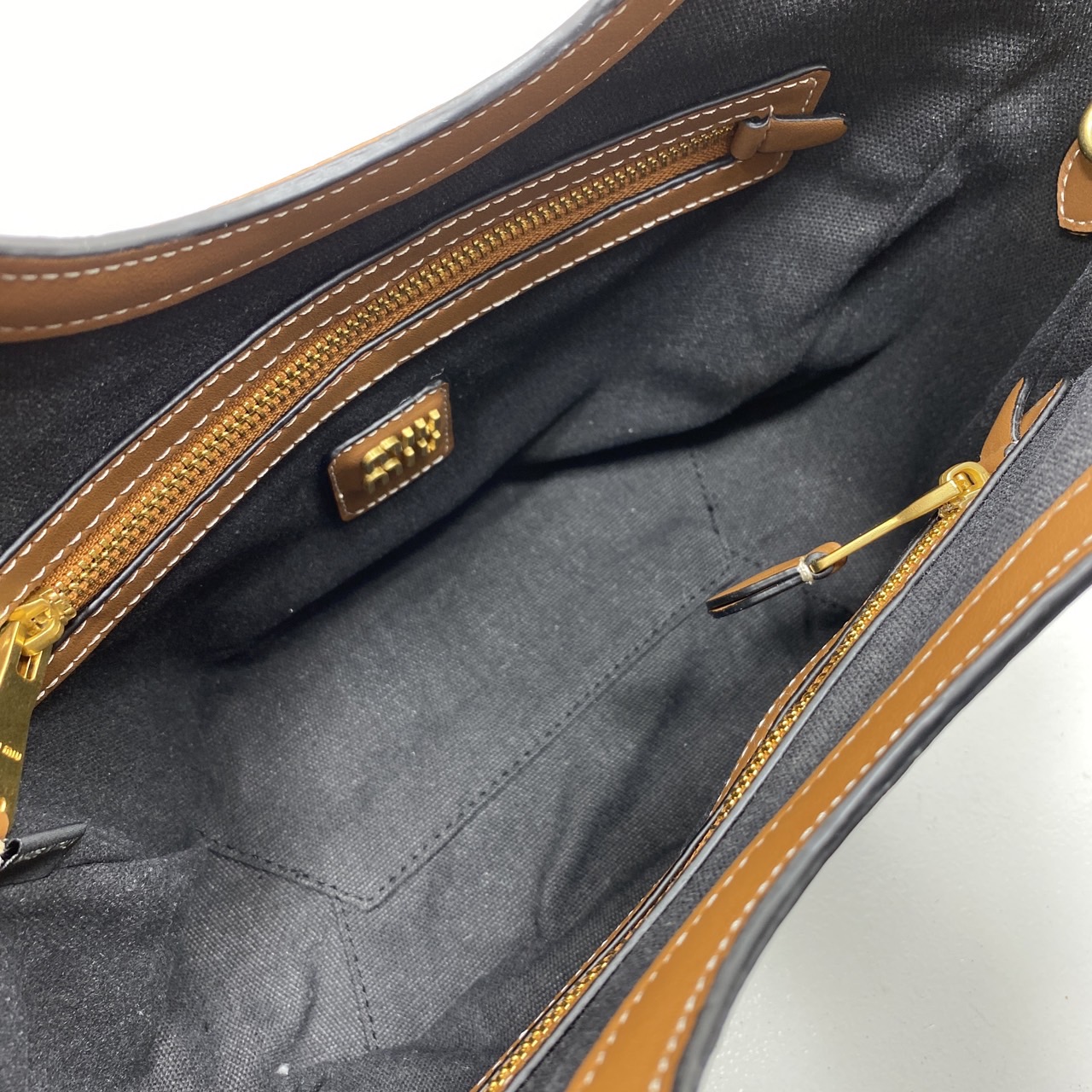 MIU MIU IVY DENIM TOTE BAG กระเป๋าถือ/สะพายทรงโท้ท คิ้วท์สุด จุของได้เยอะ เกรดออริ 1:1 ใช้งานต่างประเทศได้