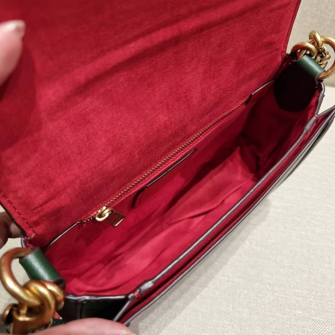 COACH C0749 BEAT SADDLE BAG The best item! ที่สาวๆรอคอย! ฮอตไฟลุก! สีหายาก ละมุนคุณหนู คอลเลคชั่นใหม่ ดีไซน์หรูหรา พิเศษมากๆมาพร้อมสายสะพาย 2 เส้น ใช้คู่กันหรือแยกสะพายก็สวยครบสูตร กระเป๋าสะพายทรง saddle คลาสสิค วัสดุหนัง glove-tanned ทนทาน เปิด-ปิดด้วยกร