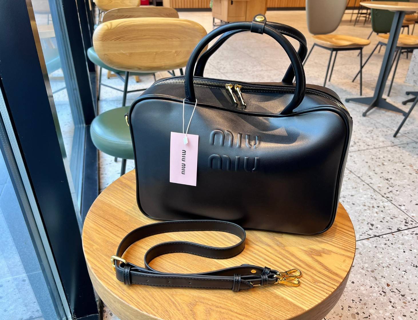 MIUMIU Leather top-handle bag / MIUMIU Boston Bag กระเป๋าถือสะพาย เกรดออริ 1:1 ใช้งานต่างประเทศได้