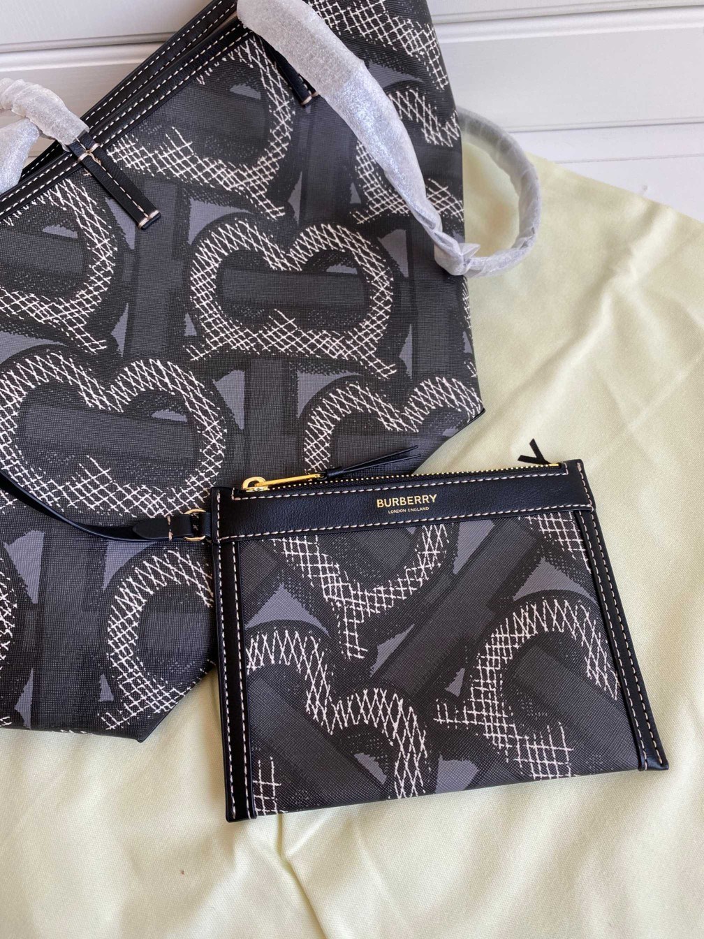 BURBERRY TOTE VINTAGE BAG VIP GIFT WITH PURCHASE (GWP) พรีเมี่ยมกิ๊ฟ Limited Edition