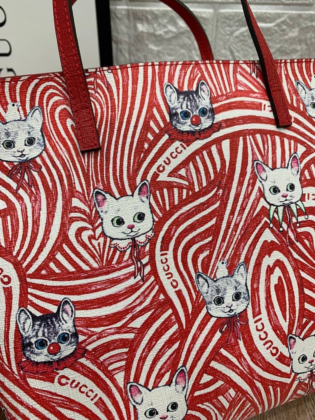 รวมแบบ GUCCI Children's tote bag / Gucci kid tote / Gucci bag พร้อมส่งสต๊อกแน่น กับกระเป๋าโท้ทคิดท์ ไซส์น่ารักน่าใช้ ฮอตไม่หยุด เด็ดทุกดีไซน์ มีลายเข้าใหม่มากกว่าในรูปนะคะ **สินค้าเกรดออริจินอล 1:1 สลับแท้ งานสวยตามรูป ภาพถ่ายจากงานขายจริง ใช้งานต่าง