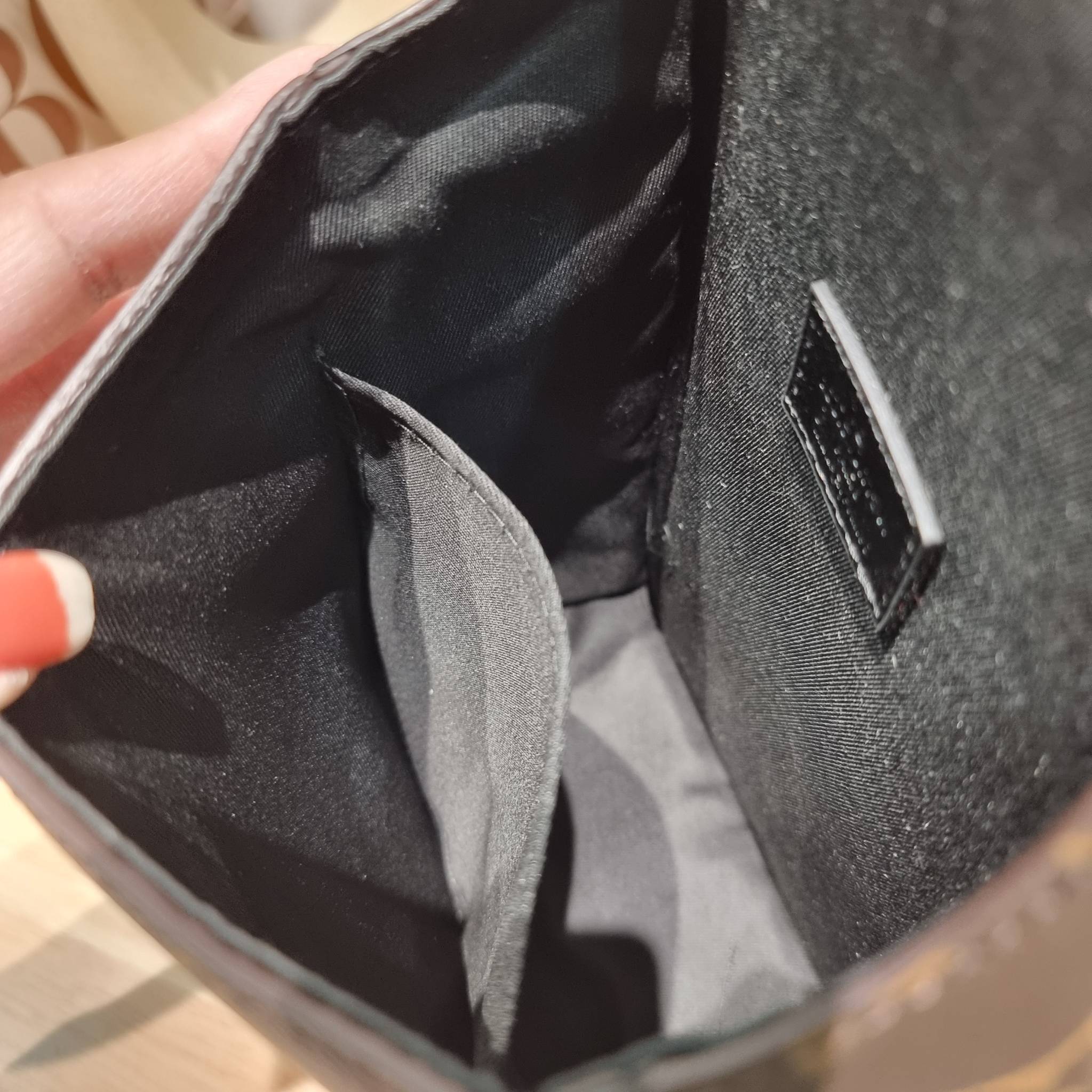 LV S-Lock Vertical wearable wallet กระเป๋าสะพายข้างสำหรับหนุ่มๆ LV crossbody bag ใหม่ล่าสุด ได้ชิคๆเท่ๆก่อนใคร ไม่ต้องรอพรีฯ ราคาดีวัสดุหนังแคนวาสคุณภาพดี ดีไซน์ดูแพง