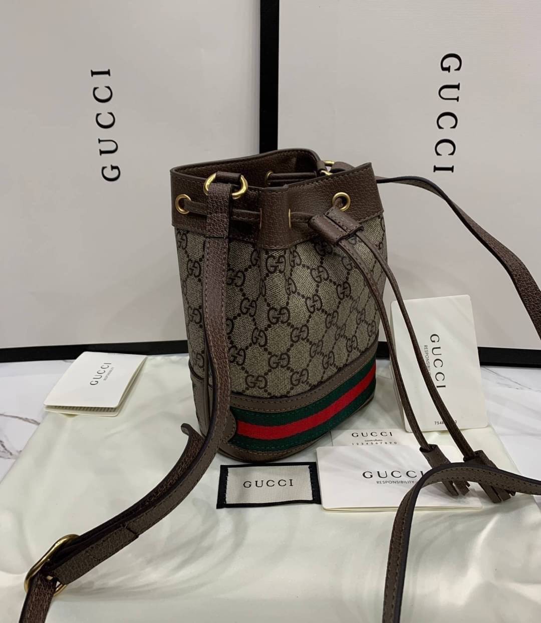 พรีเมี่ยมกิ๊ฟแท้ 100% 】GUCCI Ophidia mini GG bucket bag งานหนังแท้ รุ่นยอดนิยมใบขนาดน่ารักน่าใช้ กระเป๋าทรงบัคเก็ต สีผู้ดี๊ผู้ดี ตัวกระเป๋าดีไซน์คลาสสิค วัสดุหนังแท้ สวยคมทุกมุม ควรมีเลยค่าาา