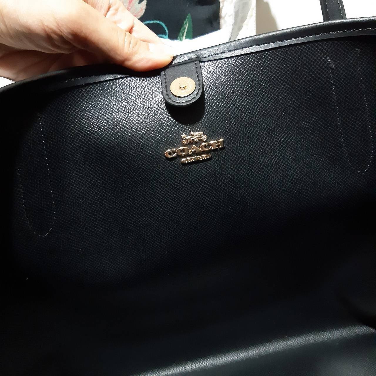 ของแท้ 💯% COACH C5696 CITY TOTE IN SIGNATURE CANVAS กระเป๋าถือทรงโท้ทใบใหญ่ ใส่ของได้ของครบครัน รุ่นใหม่ล่าสุด!! ⭐️⭐️ ขายดีทุกไซส์ ทุกสีจริงๆรุ่นนี้