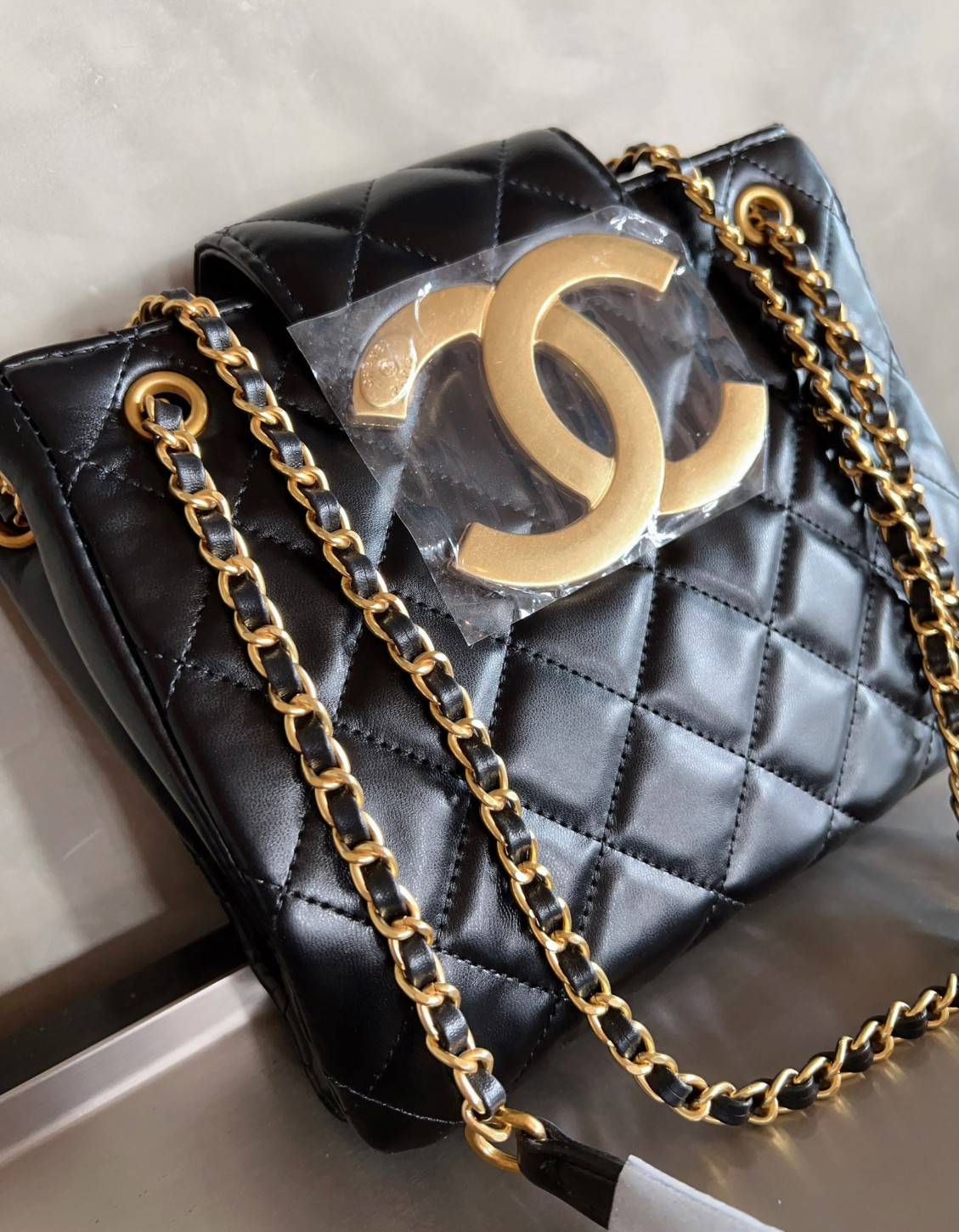 Chanel 24C bag / CHANEL WITH CHAIN / CHANEL Casual Style กระเป๋าสะพายหนังนิ่มลื่นเงาสวย Plain Leather Party Style Office Style