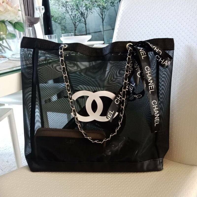SETคู่สุดคุ้มมม ซื้อ1ได้ถึง2 !!! Chanel Shopping Ribbin bag With Chain With + Cosmetic Pouch กระเป๋าสะพายใบใหญ่ทรง Shopping พร้อมกระเป๋าใส่เครื่องสำอางค์ ใบเล็ก จากงานพรีเมี่ยมกิ้ฟของแท้นำเข้าจาก Chanel Perfume Counter ใบใหญ่วัสดุ Nylon โปร่ง **อะไหล่เงิน