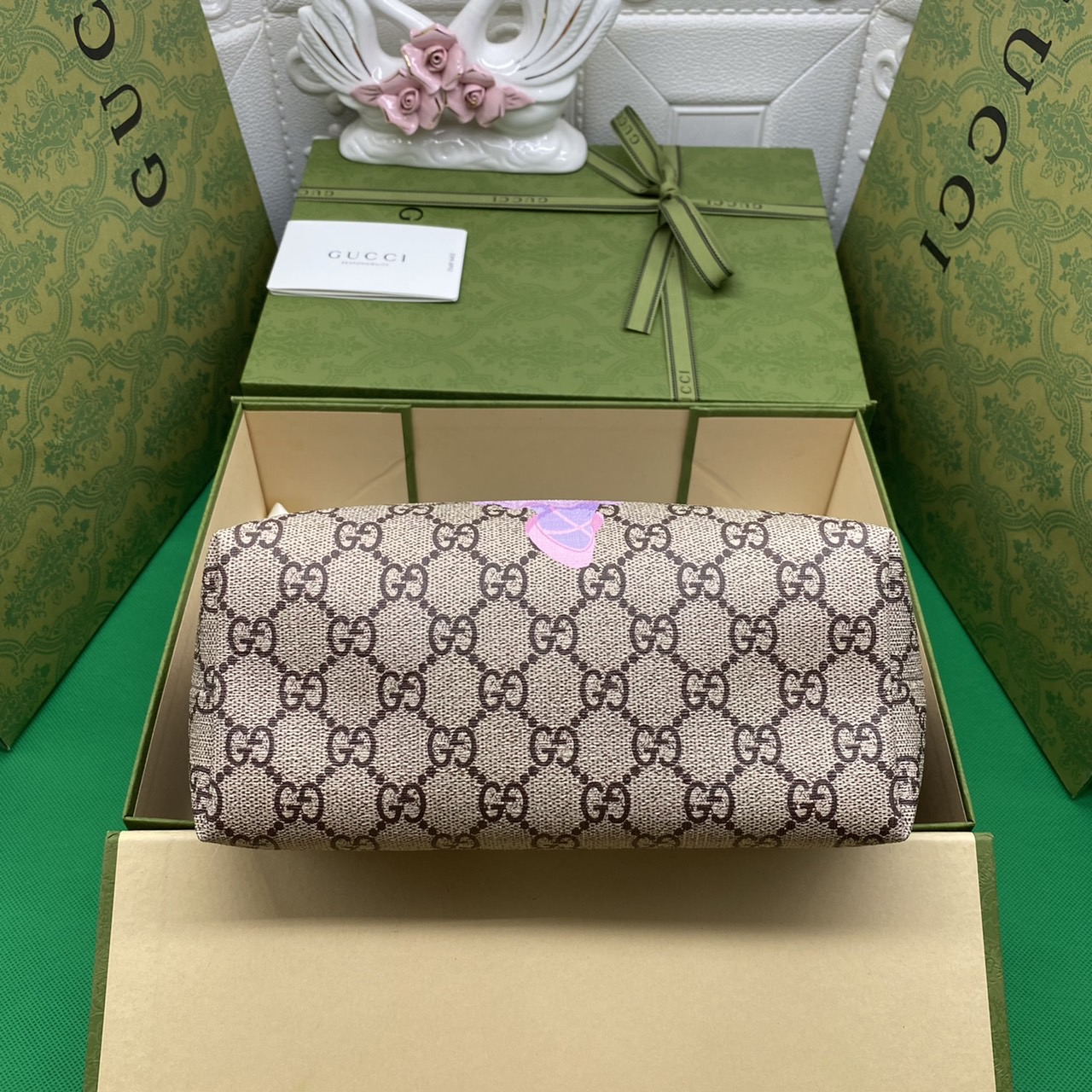 (รวมแบบ) หนังแท้ GUCCI Animal-Friendly Gucci Kid GG Supreme Tote Bag ลายใหม่น่ารักมากเลยค่าา งานหนังแท้ทรงตั้งสวย ขนาดกะทัดรัด จุของได้เยอะ ใช้ได้ทั้งเด็กและผู้ใหญ่ น่ารักมากค่ะ