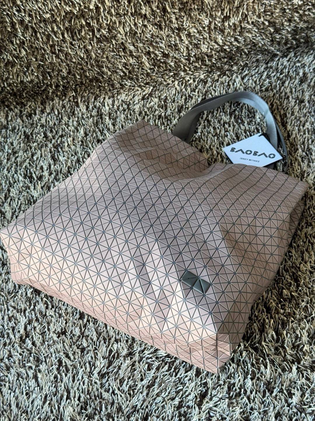 พร้อมส่ง 5 สี Baobao Issey Miyake Cart S geometric tote bag กระเป๋าถือทรงโท้ทลายเรขาคณิต 🧡 เกรดออริจินอล 1:1 สลับแท้ ใช้งานต่างประเทศได้