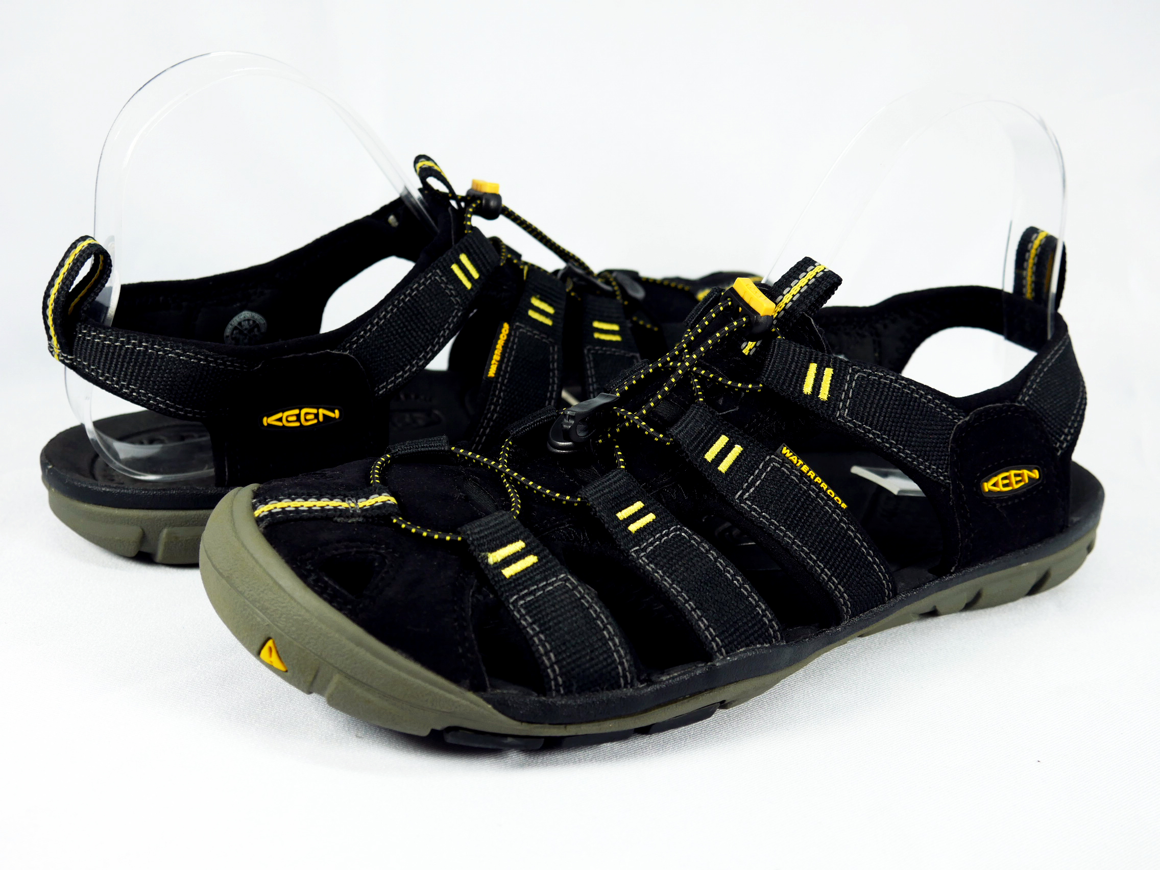 KEEN Clearwater CNX- Black/Yellow W10.5us/41eu