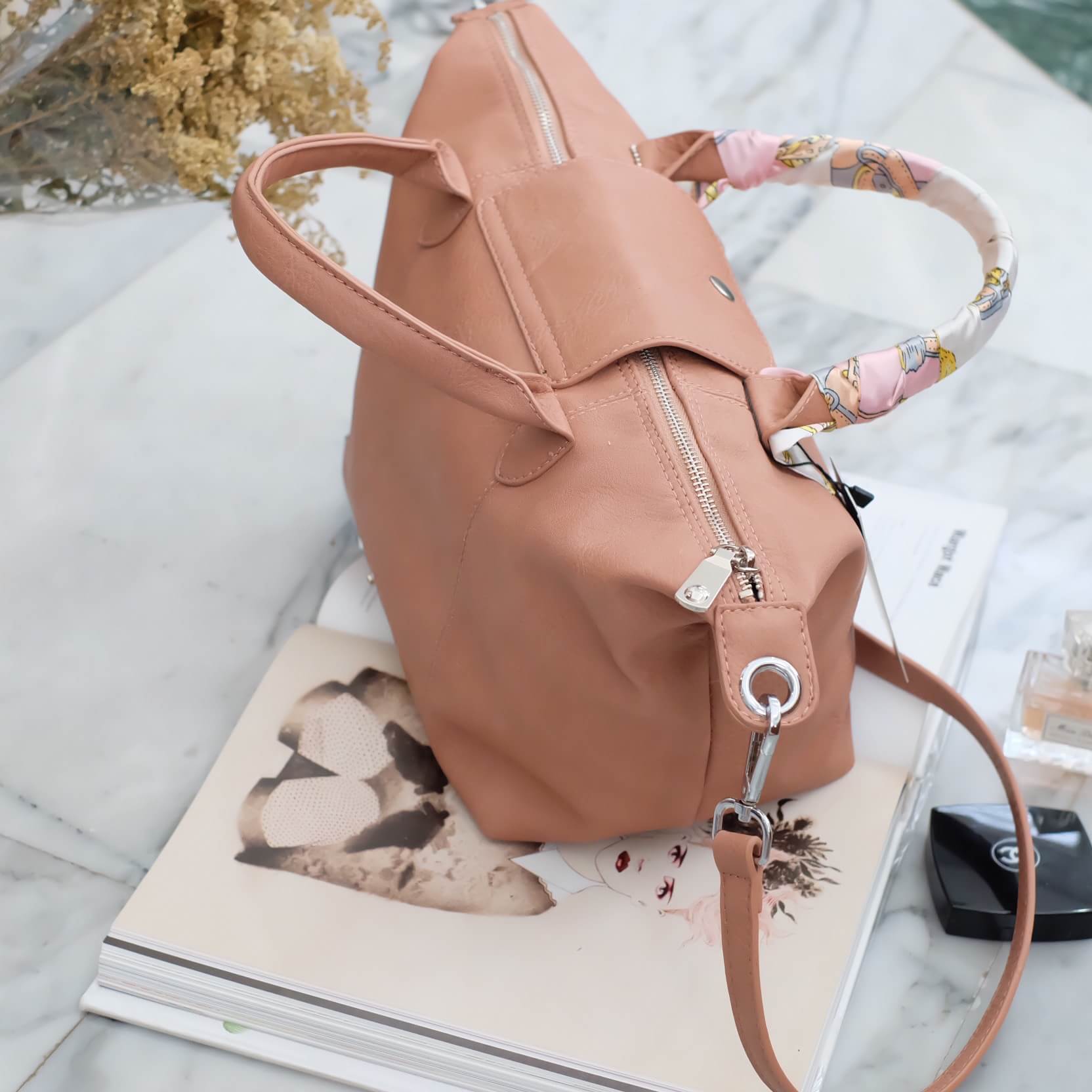 สีมาใหม่ค่า 🐼New arrival! KEEP ทรง longchamp รุ่น Duo Sister - สี signature brand เลยค่า Nude Pink น่าร้ากกกกกมากค่า ตัวกระเป๋าหนังแกะสังเคราะห์ ลายหนังสวยมากๆคะ นิ่ม สุดๆ รุ่นนี้ จะมี 2 ขนาด คือ mini และ basic ไซด์