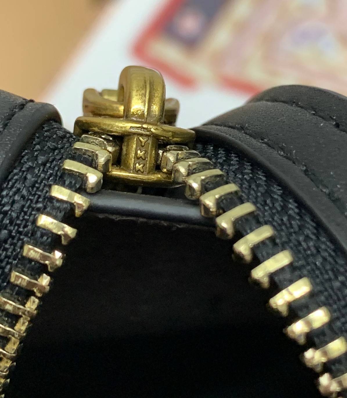 COACH COURIER CARRYALL 23 IN COLORBLOCK SIGNATURE CANVAS พร้อมส่ง 7 แบบ พร้อมส่ง ลุคดูไฮสุดๆค่ะ! กระเป๋าสะพายหนังหรูหราและคลาสสิค หนังแท้ชั้นดีที่สุด น้ำหนักเบา หนังสวยมากก สัมผัสแล้วหลงรักแน่นอนจ้าา😘