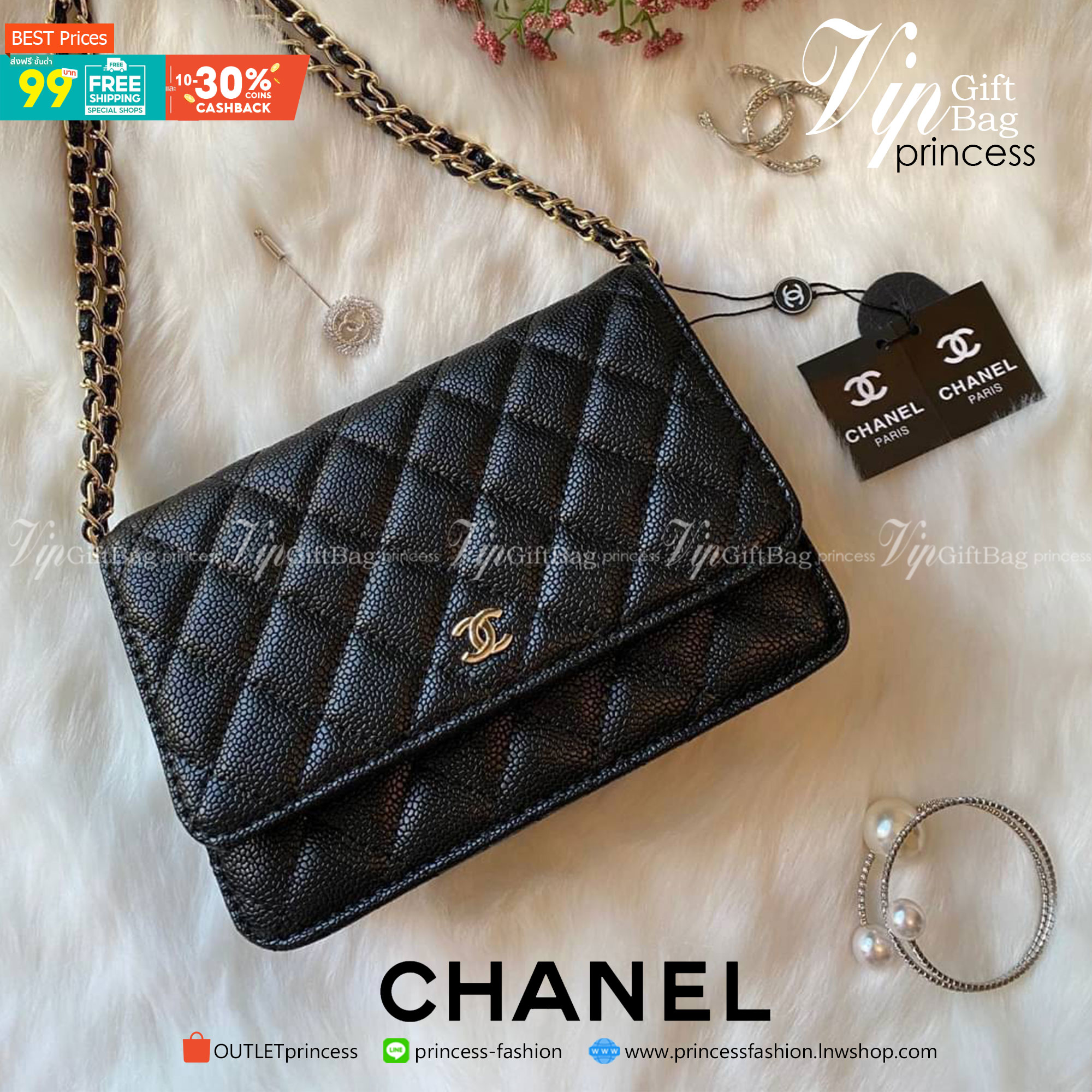 Chanel รุ่น Limited edition วัสดุหนังลายคาเวียร์ เนื้อนุ่ม อยู่ทรงคุณภาพดีตามแบบฉบับของแบรนด์ ขนาดกำลังดี น้ำหนักเบา ด้านหน้ามีโลโก้แบรนด์อะไหล่หรู มีช่องใส่บัตร ใส่ของจุกจิก เปิดปิดด้วยฝาปิดกระดุม ซับในหนัง ตัวจริงสวยมากๆถูกใจรีบจองนะคะ Premium Gift แท้ 