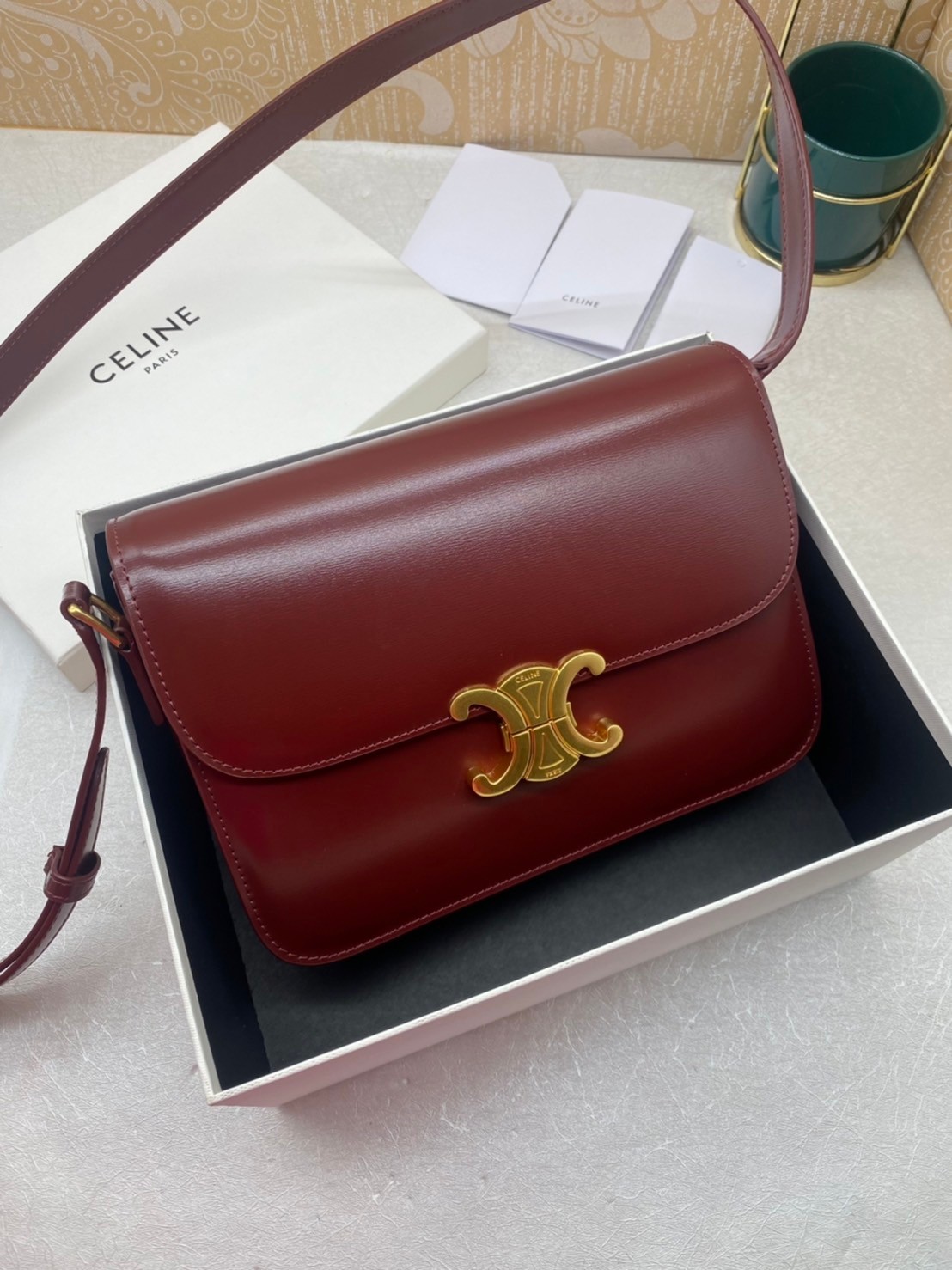 MEDIUM 22cm : CELINE CLASSIQUE TRIOMPHE BAG IN SHINY CALFSKIN / Celine Triomphe Bag / Celine Bag พร้อมส่ง 10 สี เกรดออริ 1:1 กระเป๋าแบรนด์หรูที่ควรมีแห่งปี