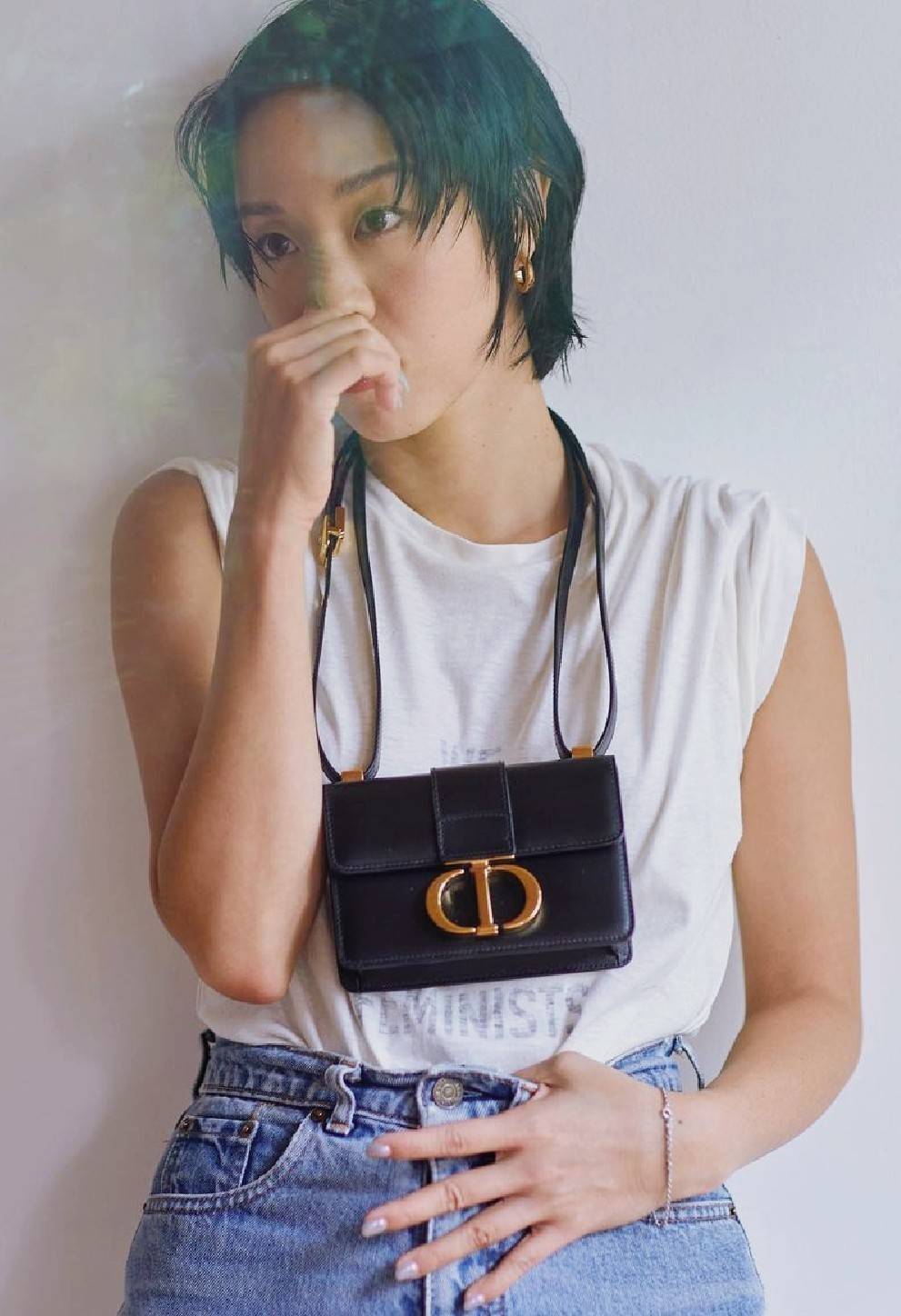 CHRISTIAN DIOR MINI BAG VIP GIFT WITH PURCHASE (GWP) พรีเมี่ยมกิ้ฟ Limited Edition จาก DIOR DUTYFREE COUNTER วัสดุหนังแท้ Calfskin ทรงสี่เหลี่ยมหนังเรียบสวยหรูอยู่ทรงเปิดปิดด้วยฝาปิดโลโก้แบรนด์อะไหล่ทองด้านหลังมีช่องใส่ของ ภายในโล่งมีโลโก้สามารถใส่มือถือข