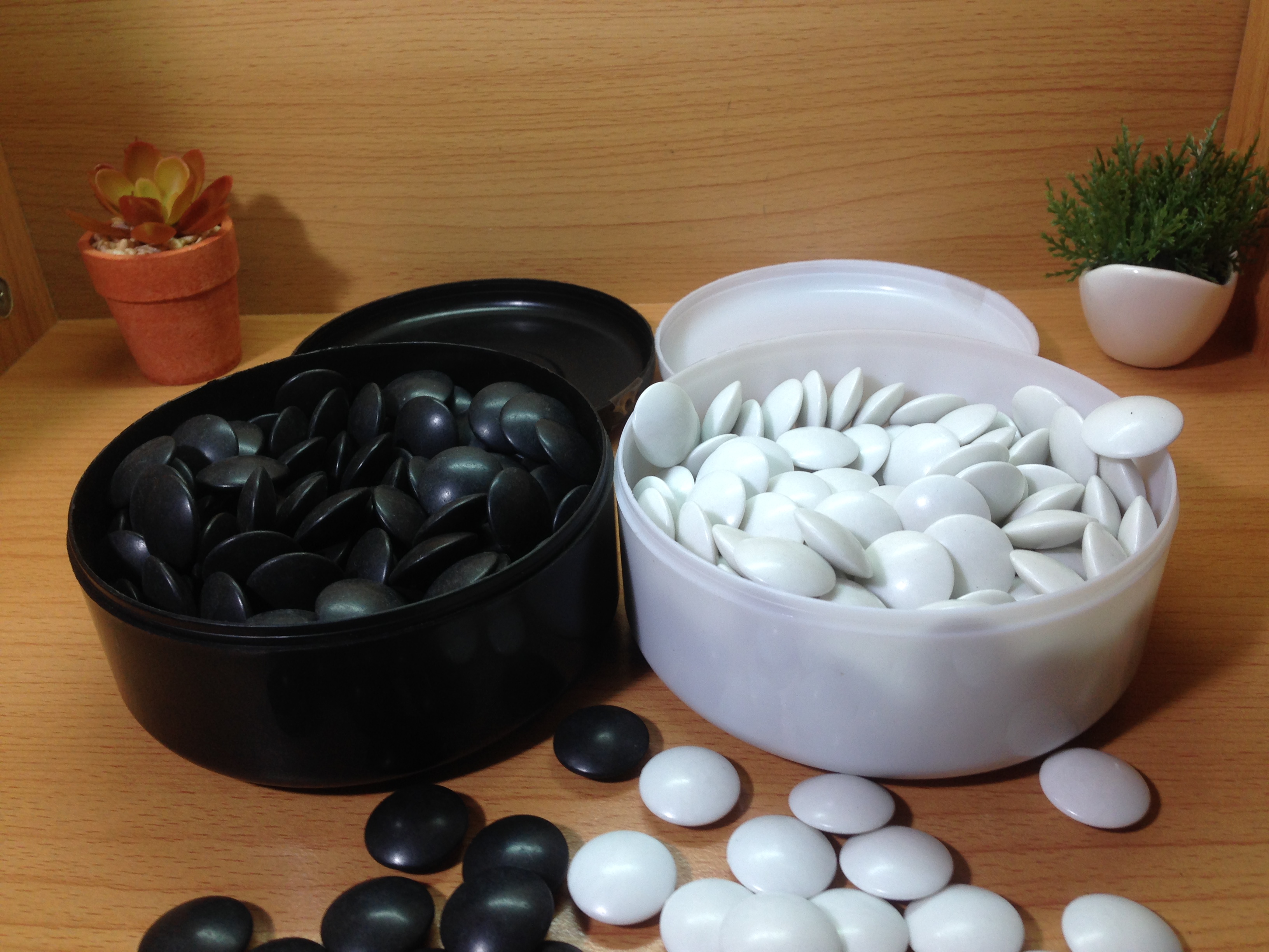 ชุดกระดานหมากล้อมไม้บาง0.3 cm.19x19เส้นและกระดานหมากรุกจีนพร้อมเม็ดหมากพลาสติกเม็ดนูนสองด้านแบบญี่ปุ่น