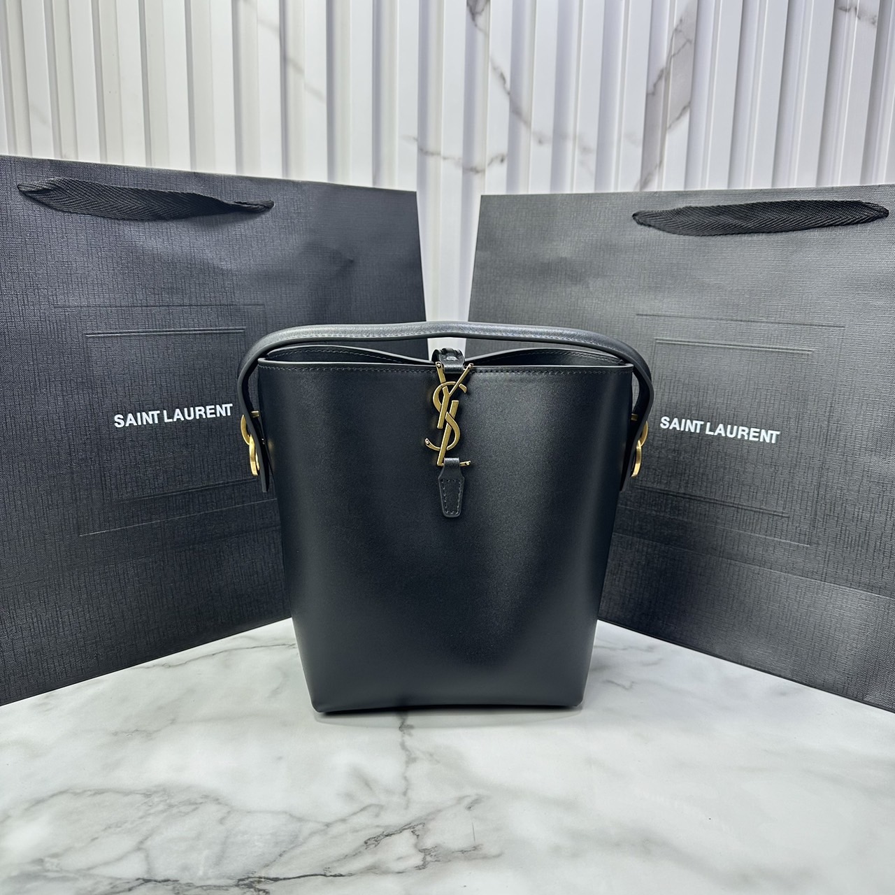 Small 6" YSL Le 37 in shiny leather Hobo Bag / YSL Bucket Bag / YSL Tote Bag กระเป๋าสะพายทรงโฮโบโท้ท งานหนังสวยเต็มใบ อะไหล่ทองสวยคลาสสิก ราคาแสนดีแนะนำของมันต้องมีจริงๆ