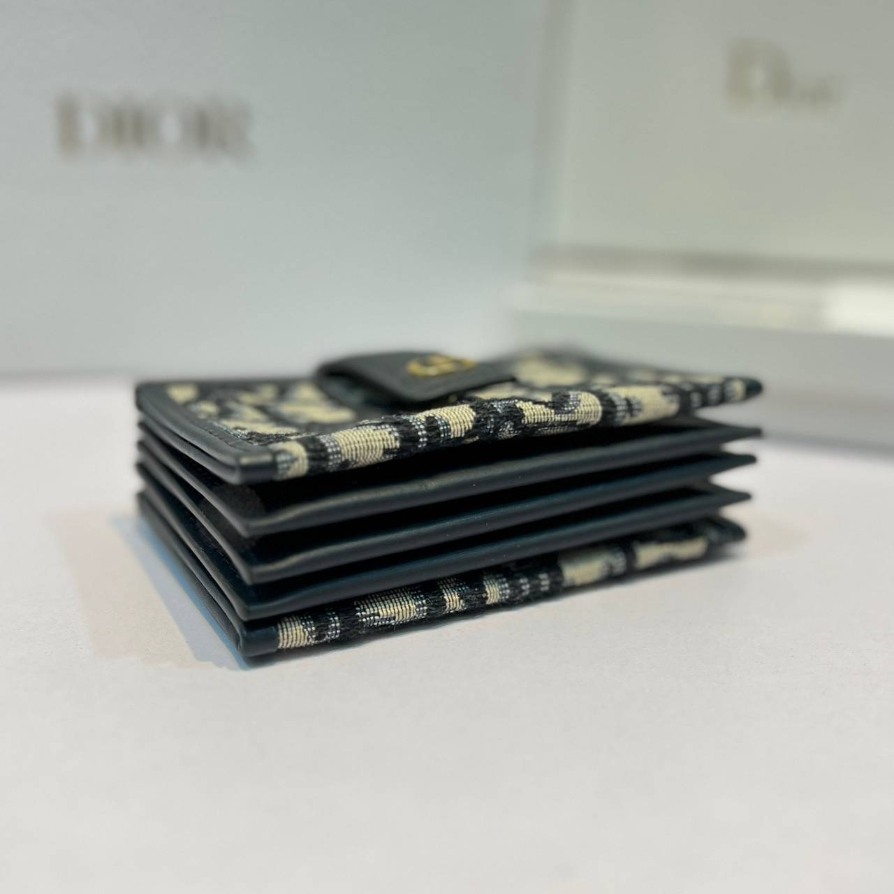 DIOR CARD HOLDER / DIOR Oblique 30 Montaigne monogram 5-gusset cardholder wallet กระเป๋าใส่บัตรแบรนด์หรู เป็นไอเท็มที่จัดสรรความเป็นระเบียบให้คุณได้ง่ายๆ มาพร้อมเสิร์ฟครบเซ็ท