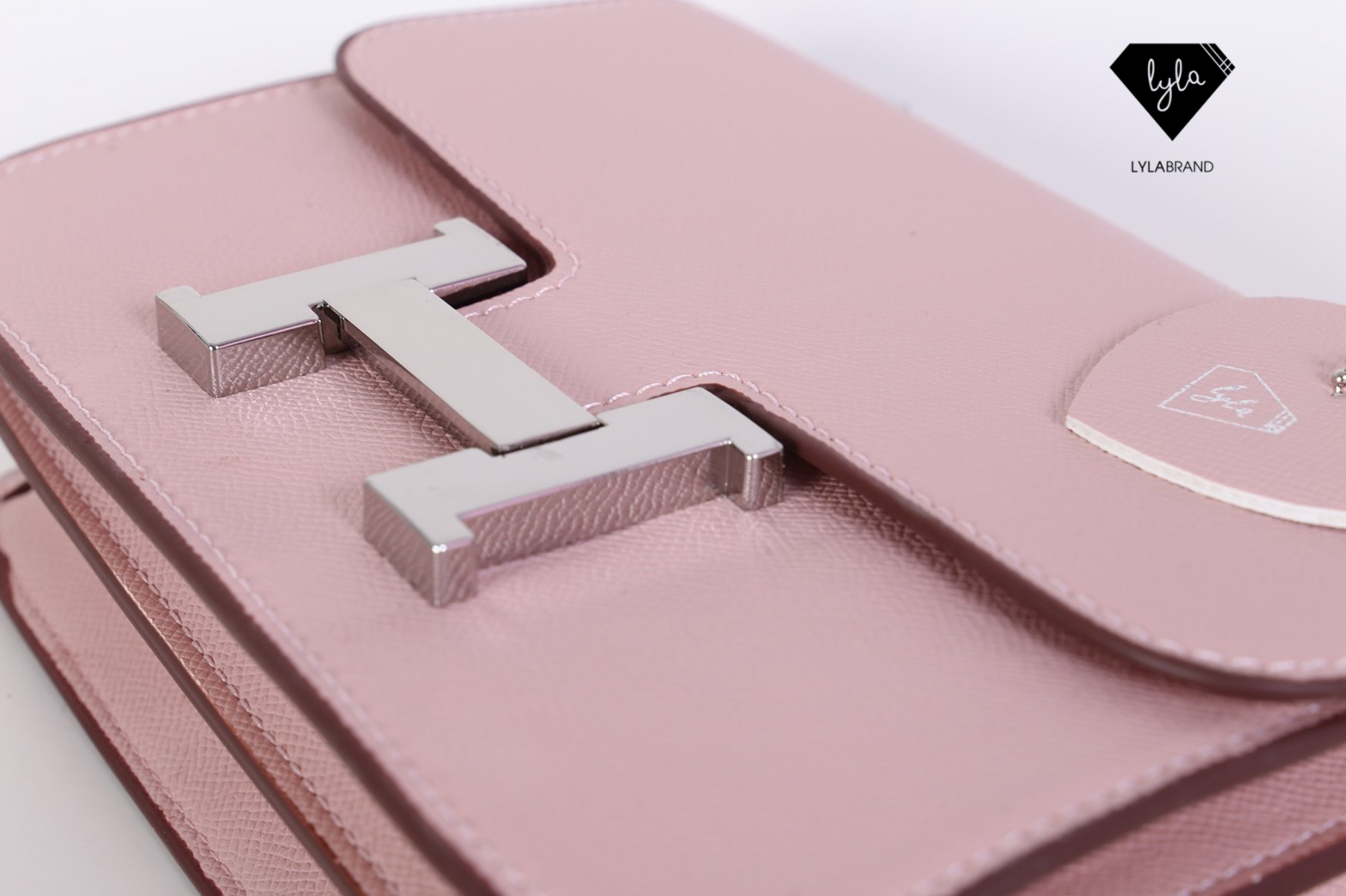 LYLABRAND🔔 Constance Size 23 Cm / Epsom ✨PU top premium นะคะ หนังดีเลอค่าน่าสอยมากกก บอกคำเดียวเลยว่าเด็ดสุด !! เหมือนหนังแท้เบอสุดค่ะคูณผู้หญิง ลูกค้าเก่าน่าจะทราบกันดีอยู่แล้วว่าคุณภาพของร้านนี้ต้องมาเป็นอันดับหนึ่งเท่านั้น อิอิ มีสายยาวส