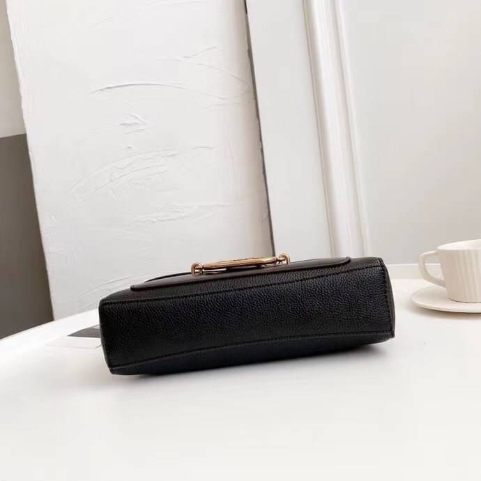 COACH SMALL JADE SHOULDER BAG [F91105,90782] กระเป๋าสะพายไหล่ ดีไซน์วินเทจย้อนยุค สวยคมชัด คลาสสิคใช้ได้ทุกลุค วัสดุหนัง pepble ทนทาน เปิด-ปิดด้วยฝาคาดโลโก้ พร้อมแถบแม่เหล็กในตัว รับรองแน่นหนา ด้านหลังมีช่องซิปให้ ภายในเป็นช่องโล่ง ขนาดกำลังดี ใช้งานง่าย 