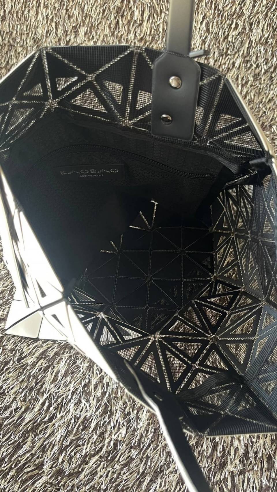 Baobao issey miyake frame tote 6x6 / MIYAKE Frame Mesh Tote Bag กระเป๋าที่มองทะลุได้เหมือนตะกร้าและให้ความรู้สึกสดชื่น