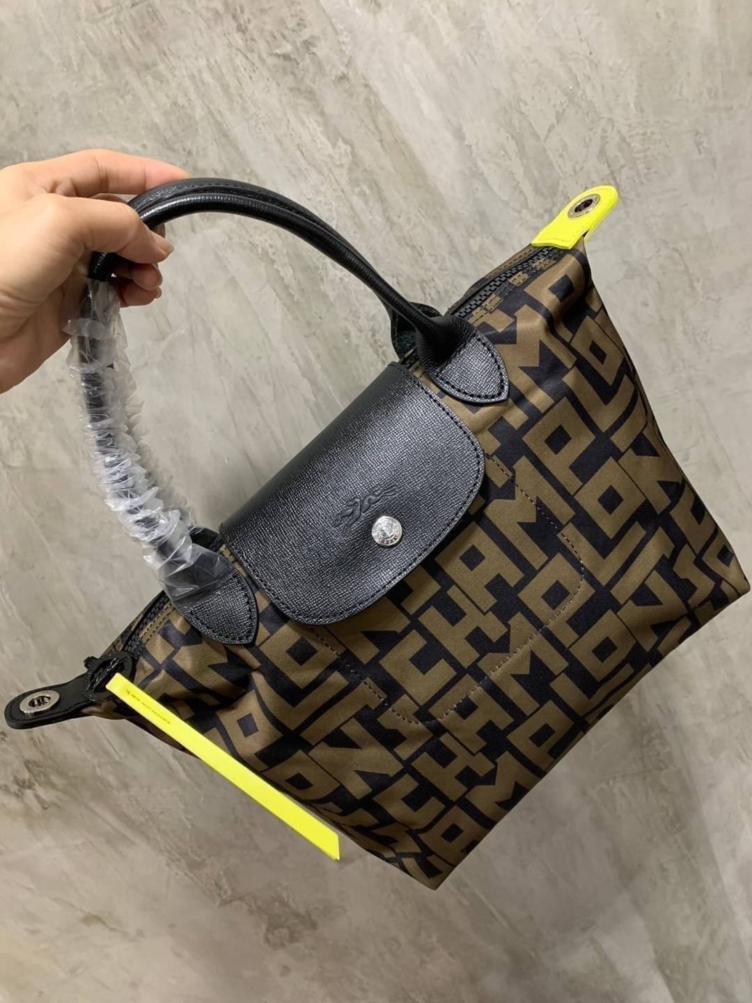 ของแท้ 💯% Longchamp LE PLIAGE LGP TOP HANDLE BAG S พบกับคอลเลคชั่นใหม่ล่าสุด มีดีไซน์ที่เรียบหรูและคลาสสิก แฝงด้วยลูกเล่นแบบเฟมินีน