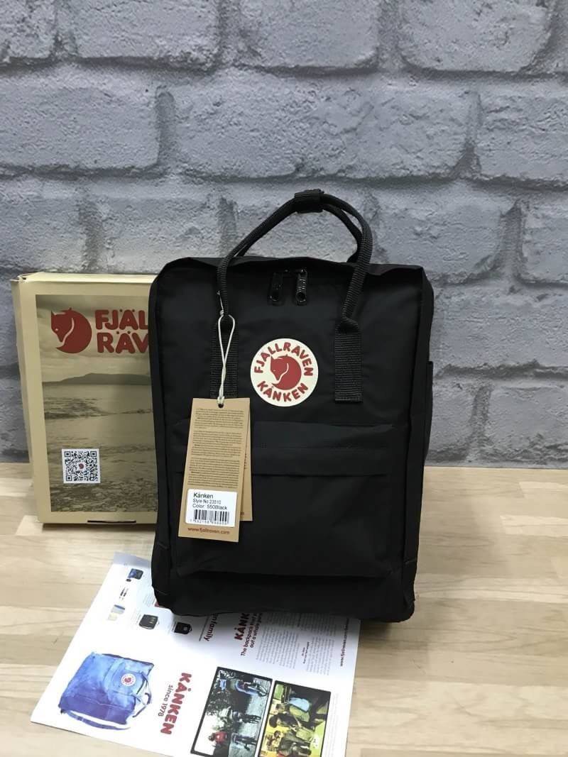 Kanken backpack รุ่น Classic แบรนด์ดังจากสวีเดนที่นิยมกันมากในหมู่วัยรุ่น กระเป๋าเป้ที่มีน้ำหนักเบา แต่มีความทนทาน และช่องว่างต่างๆมากขึ้น มีซิปหน้าสำหรับใส่ของกระจุกกระจิก และหูหิ้วทั้งด้านหน้าและด้านหลัง สำหรับการหิ้วถือได้สะดวก ใส่มินิไอแพค กระเป๋าสตาง