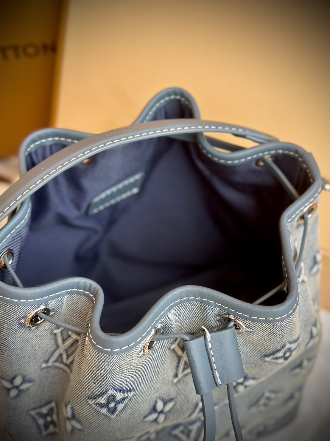 LV Nano Noé Denim Vintage Bag / LV Bucket Bag กระเป๋าทรงบัคเก็ตเดนิมสไตล์วินเทจ รุ่นใหม่ปั้มลายโมโนแกรมบนเดนิมสุดไอคอนิก ที่ใครเห็นต้องเป็นคลั่งรัก ผู้ดี หรูหราได้ทุกลุค ทุกสไตล์