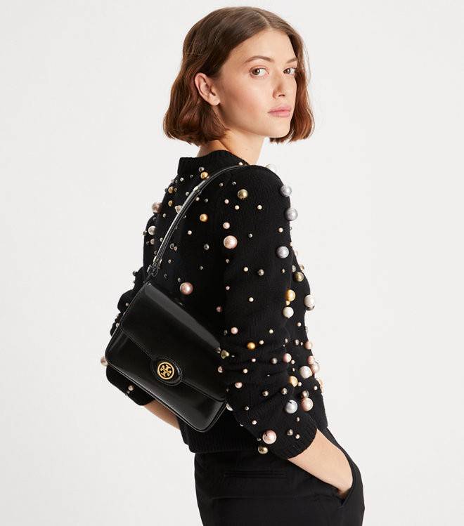 TORY BURCH ROBINSON SPAZZOLATO CONVERTIBLE SHOULDER BAG คอลเลคชั่นใหม่ สวยก่อนใคร ในราคาสุดคุ้ม! กับกระเป๋าสะพายไหล่ ดีไซน์สุดหรู หนังแก้วเงาสวยคม สีผู้ดี รูปทรงใช้งานได้ทุกลุค