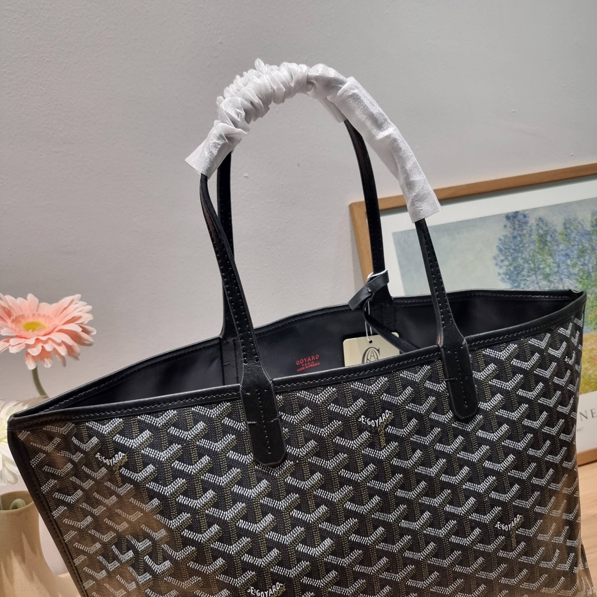 GOYARD ANJOU REVERSIBLE TOTE กระเป๋าสะพายทรงโท้ท ใบใหญ่จุใจ!! กลับด้านใช้ได้ทั้ง 2 ด้าน มาครบสีขายดี เลิศทุกสี รูปทรงคลาสสิค ดีไซน์เป็นเอกลักษณ์ ใช้งานได้หลากหลาย