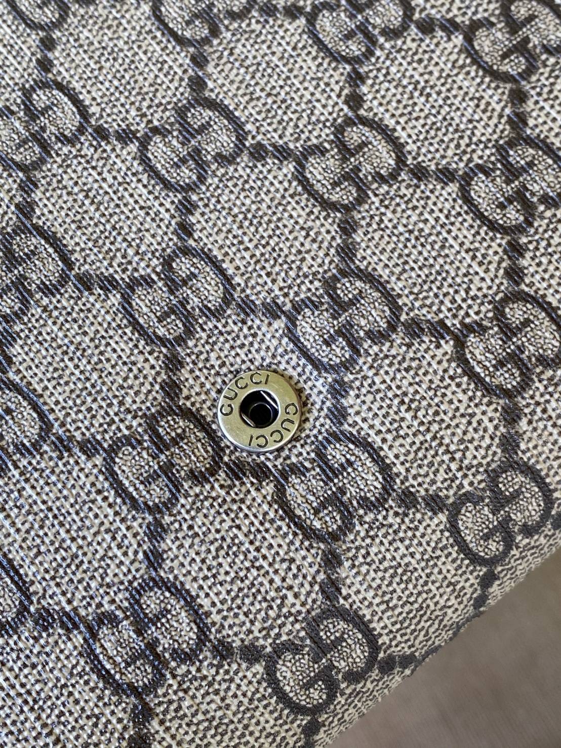 หนังแท้ GUCCI GG Supreme chain wallet / GG Supreme Mini Wallet Beige/ebony GG Supreme canvas พร้อมส่งที่ไทย กระเป๋าสตางค์ GG Supreme พร้อมสายโซ่พร้อมปิดเดือยหัวเสือ งานหนังแท้ทั้งใบ พร้อมส่งที่ไทย ภาพสินค้าถ่ายจากงานขายจริง ใช้งานต่างประเทศได้