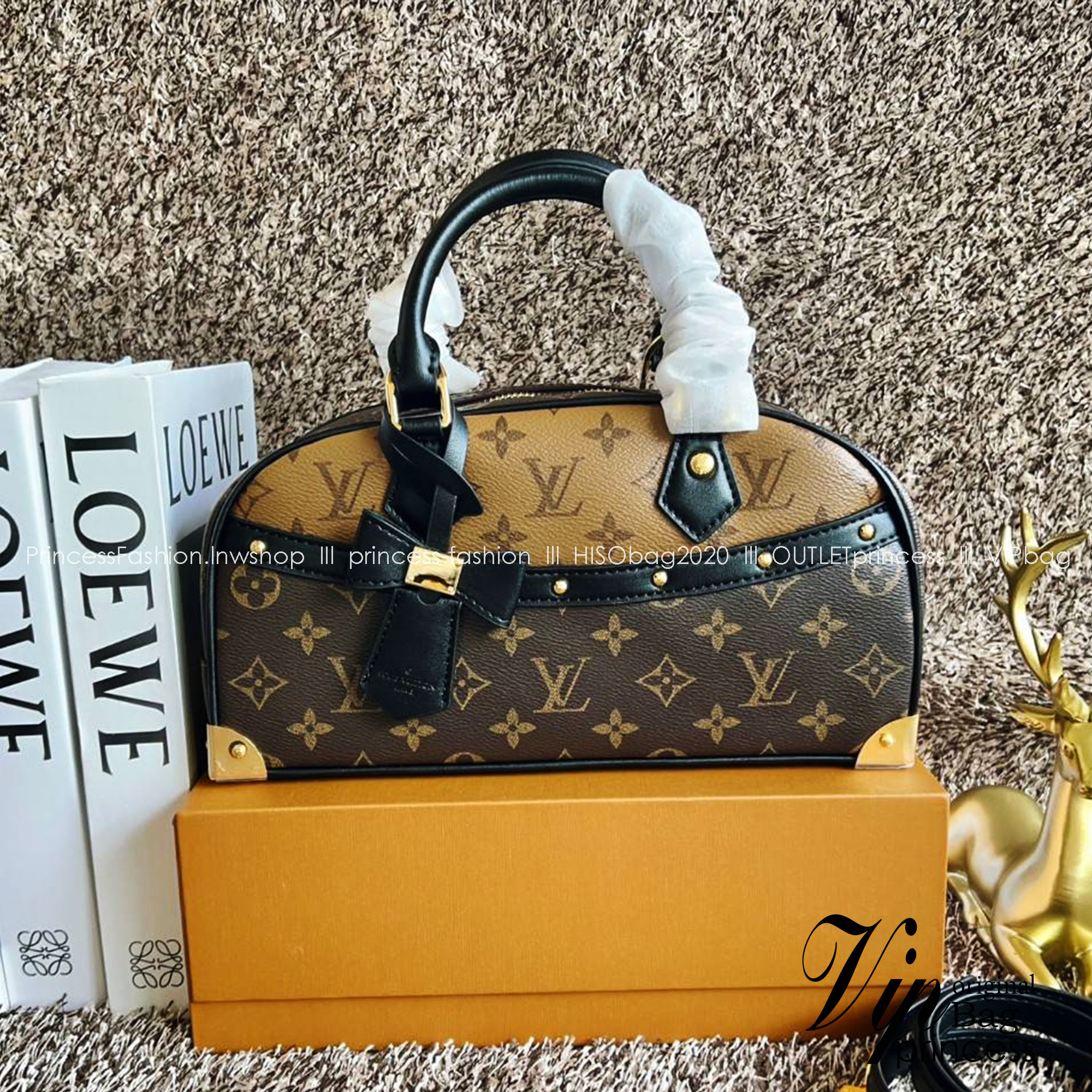 ORI หนังแท้ | LV x TM Handbag East West Murakami ซีซั่นนี้จะเป็นรุ่นไหนไปไม่ได้นอกจากรุ่นใหม่ล่าสุด พิมพ์ลายโมโนแกรมทั้งใบทรงล้ำสมัย หนังแท้นิ่มอย่างดี ประดับด้วยหมุดโลหะสีทองสุดหรูค่ะ