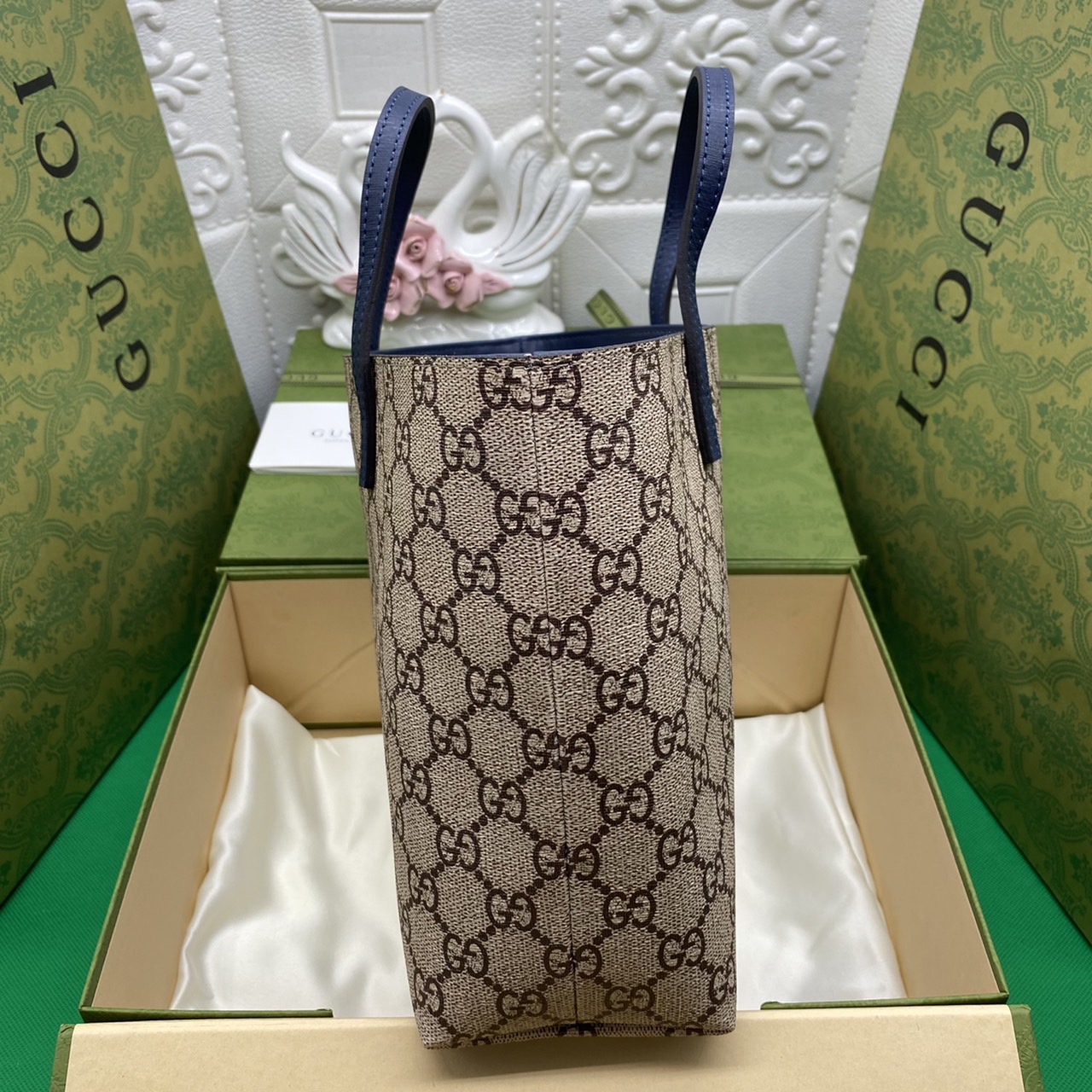 (รวมแบบ) หนังแท้ GUCCI Animal-Friendly Gucci Kid GG Supreme Tote Bag ลายใหม่น่ารักมากเลยค่าา งานหนังแท้ทรงตั้งสวย ขนาดกะทัดรัด จุของได้เยอะ ใช้ได้ทั้งเด็กและผู้ใหญ่ น่ารักมากค่ะ