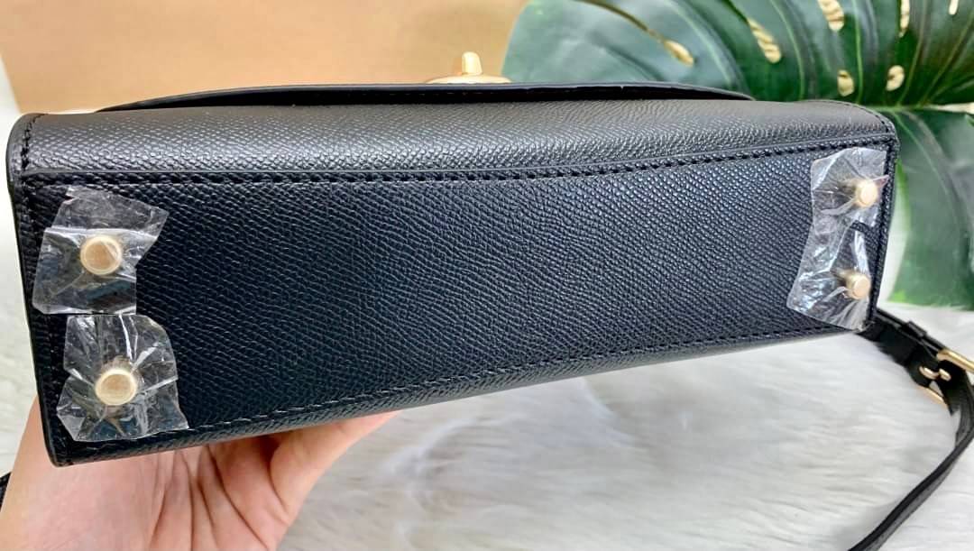 COACH TILLY SATCHEL 23 ((C1802//C1439/C1435)) พร้อมส่งที่ไทยทันทีค่ะ! กระเป๋าสะพายครอสบอดี้ร์หรือหิ้วก็เก๋ไปอีกค่ะ หนังแท้สวยงาม เปิดปิดกระเป๋าแบบหมุนล็อค ภายในมี2ช่องหลัก ใส่กระเป๋าเงินใบกลางได้;มือถือได้ทุกรุ่น;ของจำเป็นสาวๆได้ครบค่ะ;มีช่องซิปกลางและช่อ