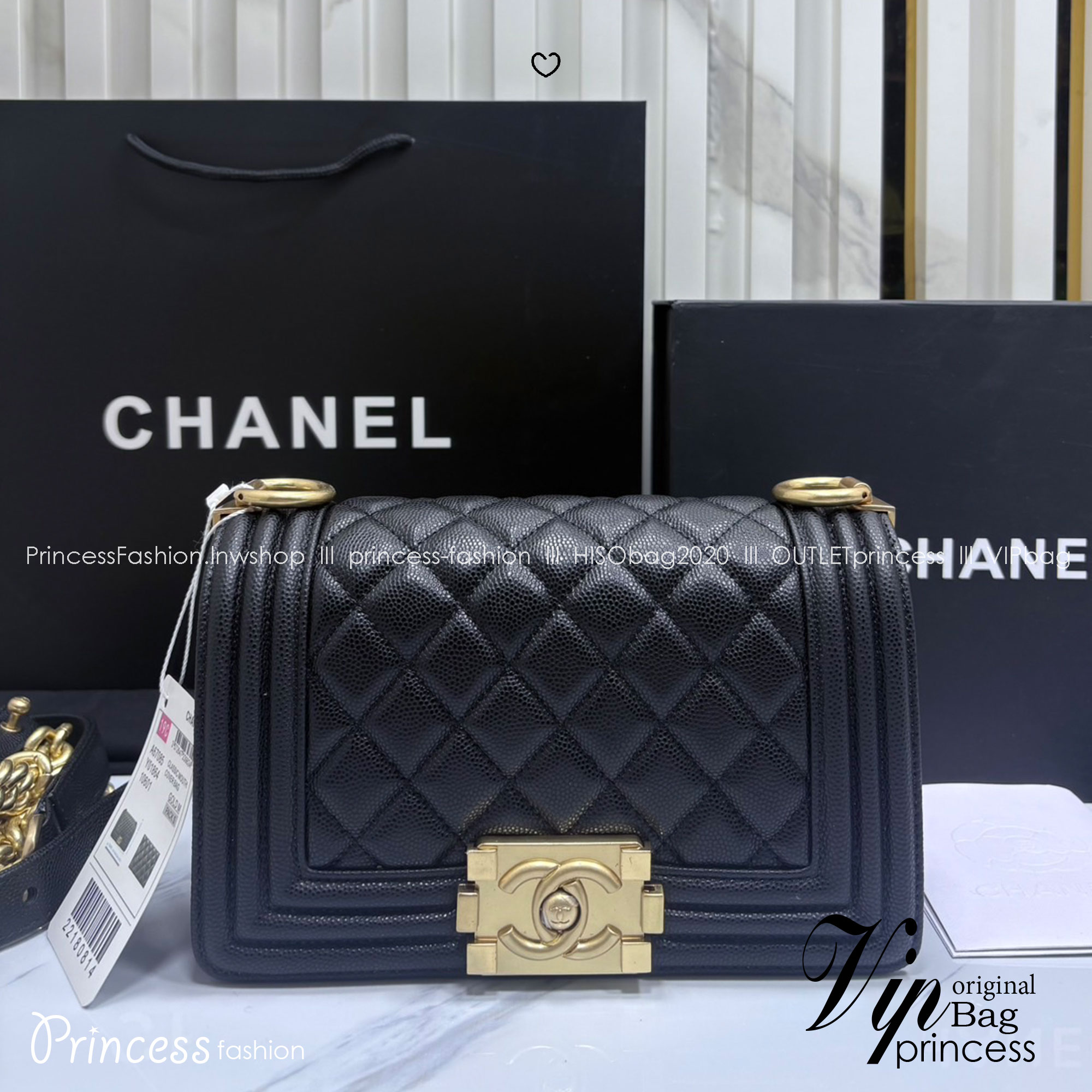 ORI หนังแท้ | CHANEL Boy 20cm shoulder bag กระเป๋าสะพายรุ่นยอดนิยมสุดคลาสสิคตลอดกาล หรูหราระดับตำนาน สวยงามเหนือกาลเวลา ขนาดเล็กน่ารัก ไม่ว่าเวลาจะผ่านไปเเค่ไหนก็ไม่เคย Out เรียบ หรู คลาสสิค ผู้ดี ไฮโซที่แท้ทรูสวยมากค่ะ