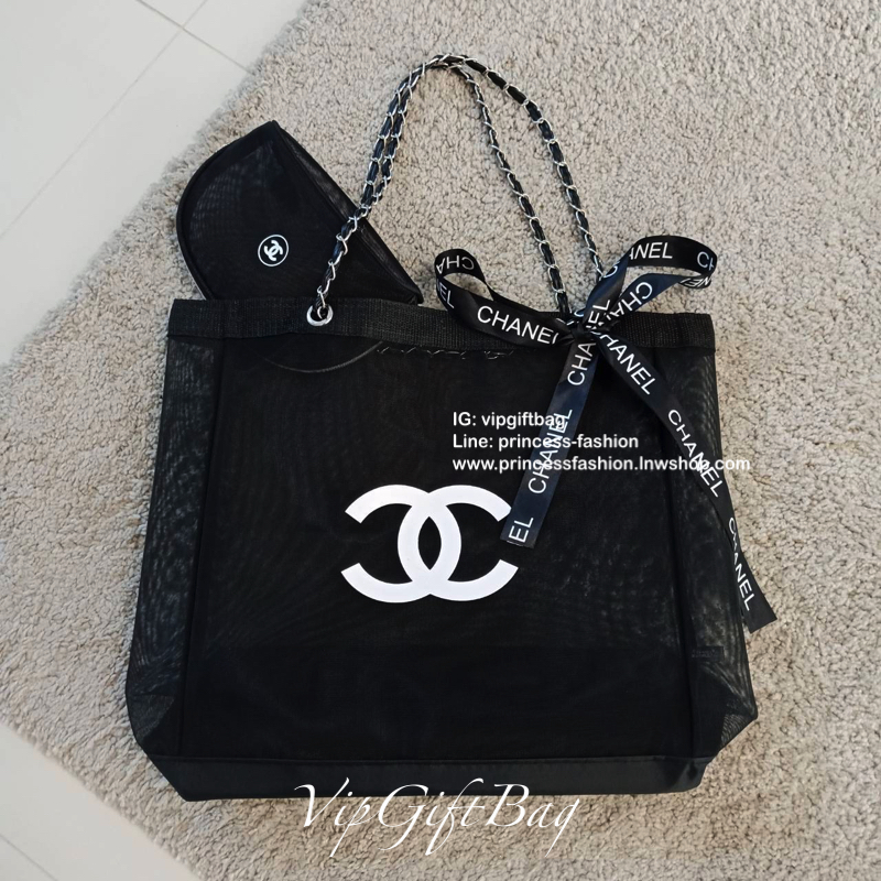 กลับมาตามคำเรียกร้อง🎉🎉 **SETคู่สุดคุ้มมม ซื้อ1ได้ถึง2 !!! Chanel Shopping Ribbin bag With Chain With + Cosmetic Pouch กระเป๋าสะพายใบใหญ่ทรง Shopping พร้อมกระเป๋าใส่เครื่องสำอางค์ ใบเล็ก จากงานพรีเมี่ยมกิ้ฟของแท้นำเข้าจาก Chanel Perfume Cou