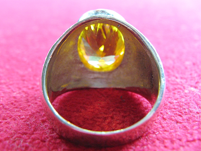 สินค้าจองค่ะ แหวนพลอยบุษราคัมเนื้อทองขาวด้านข้างลายมอญ(เหมาะกับราศีพิจิก,คนเกิดปีวอก)ค่ะ