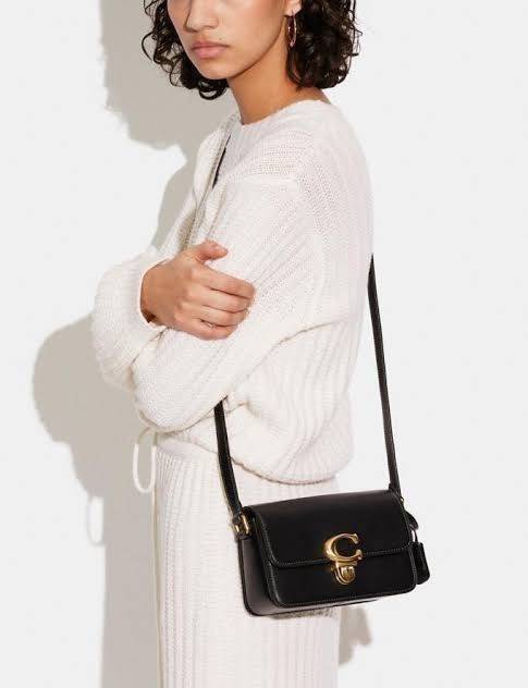 COACH STUDIO GLOVETANNED LEATHER SHOULDER BAG (C6641)🌺ห้ามพลาดเด็ดขาด!! สวยละมุน เรียบหรู ดูแพงสุดๆ!! //กระเป๋าถือ กระเป๋าสะพาย ดีไซน์เนี้ยบ! เฉียบมาก!// วัสดุหนังแท้ หนังเรียบเต็มใบ อยู่ทรง สวยมากๆ ดีเทลเรียบหรู ผู้ดีสุดๆ!// ด้านหน้าเปิด-ปิดด้วยต