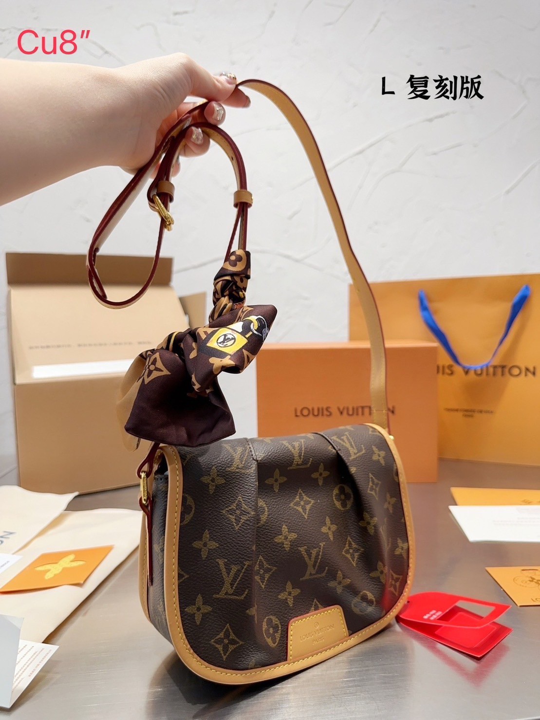 LV Monogram Canvas Menilmontant Bag / LV Crossbody bag กระเป๋าสะพายพิมพ์ลายโมโนแกรมสุดหรูจากแบรนด์ดัง รูปทรงใช้งานง่าย ภายในจุของได้เยอะ ขนาดกำลังสวย ใช้เป็น every ได้เลยค่ะ