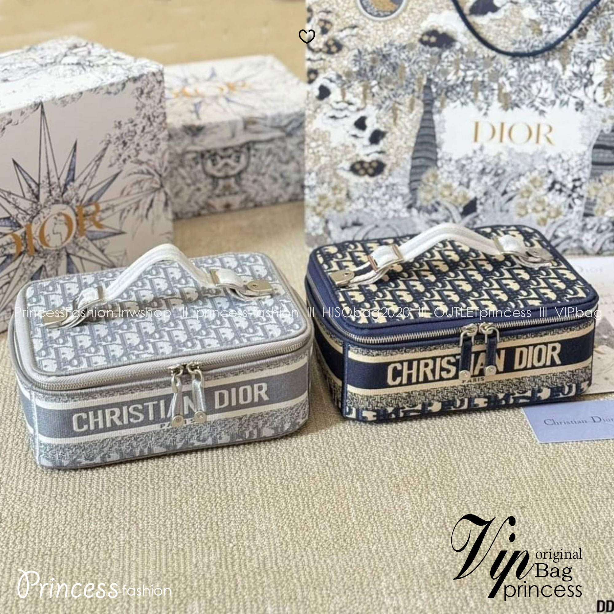 กระเป๋าใส่เครื่องสำอางใบกลาง จุของได้เยอะ มาพร้อมกับลวดลาย Oblique ปักอย่างประณีตและประดับด้วยสัญลักษณ์ Christian Dior Paris มาพร้อมสายสะพายและหูจับในตัว ปรับเปลี่ยนใช้งานได้ตามสไตล์ บอกเลยว่าไอเท็มนี้ฮอตมาก สาวๆห้ามพลาดเด็ดขาดเลยจ้า