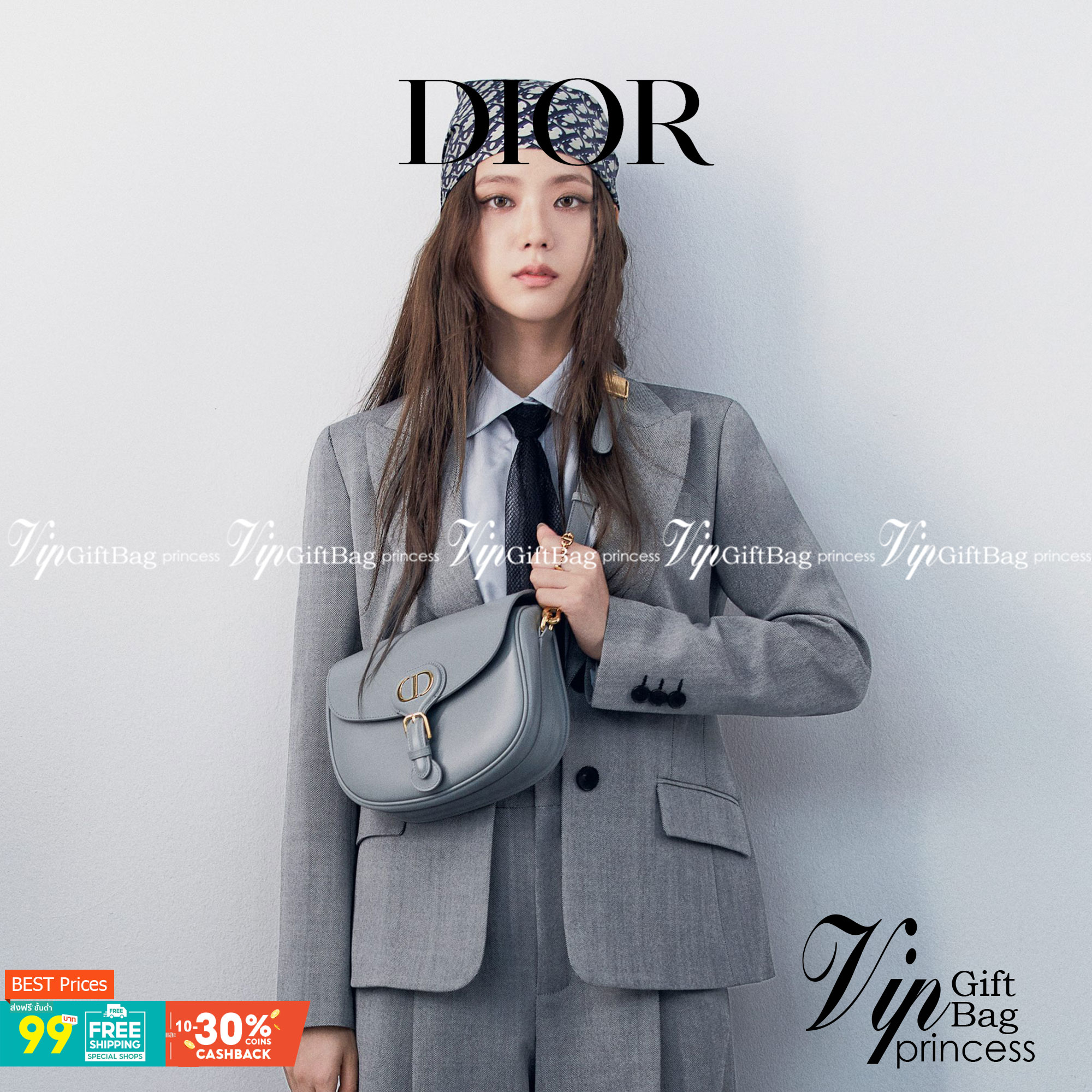 Dior Bobby Bag (GWP) พรีเมี่ยมกิ้ฟ Limited Edition วัสดุหนังแท้ Calfskin อะไหล่ทอง กระเป๋าหรูยอดฮิต ดีไซน์เป็นทรงโค้งเรียบหรูแบบโบฮีเมียนนิดๆ ด้านหน้าประดัลโลโก้ CD เด่นชัด ตอกย้ำความเป็นแบรนด์หรู Christian Dior แมทกับชุดได้ง่าย ใช้ได้ทุกวัน ทั้งสะพายไหล่