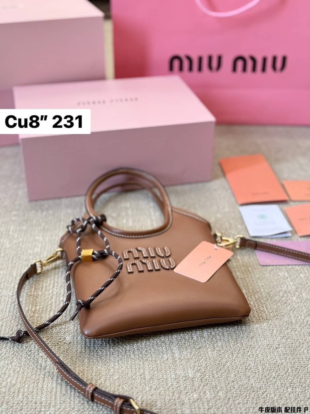 MIU MIU IVY leather handbag กระเป๋าถือทรงโท้ทงานหนังเรียบเต็มใบ ไซส์มินิมีความยูนิค พร้อมเชือกสุดคิ้ว ภายในเป็นช่องโล่ง ใส่ของสำคัญได้ พกพาไปไหนก็ได้