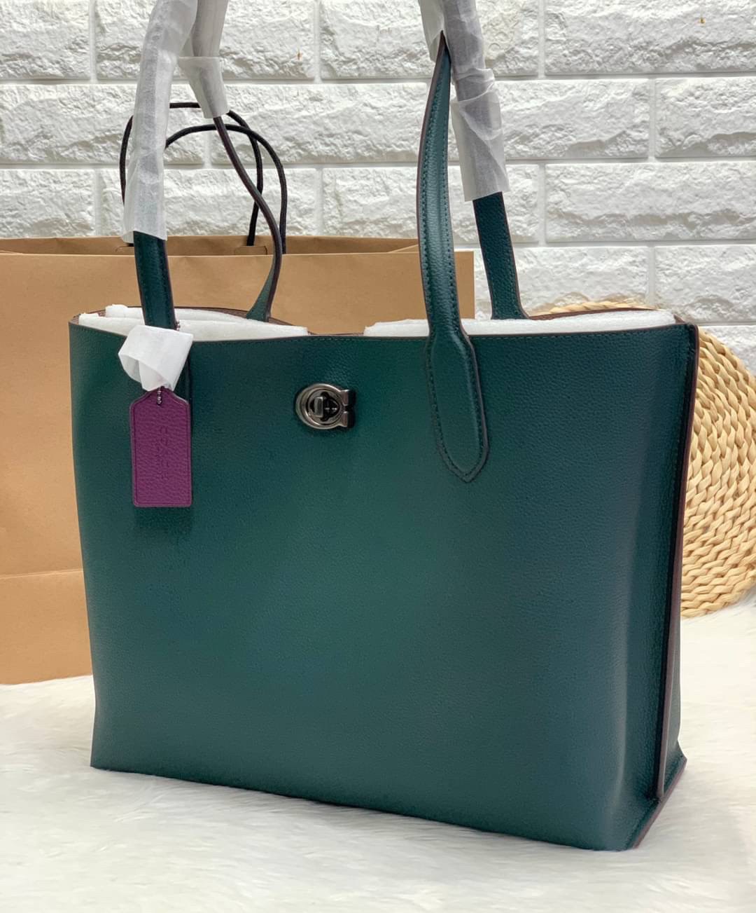 COACH WILLOW TOTE ((C0690)) สีมาใหม่ล่าสุดค่ะ กระเป๋าทรง Tote ใบใหญ่ หนังแท้อย่างดีค่ะ