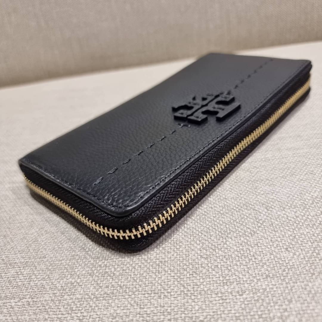 TORY BURCH MCGRAW ZIP CONTINENTAL WALLET กระเป๋าสตางค์ใบยาวรุ่นหายาก จัดเต็มสีสวยพร้อมส่ง ขนาดกำลังพอเหมาะ วัสดุหนังวัวสัมผัสดีมาก