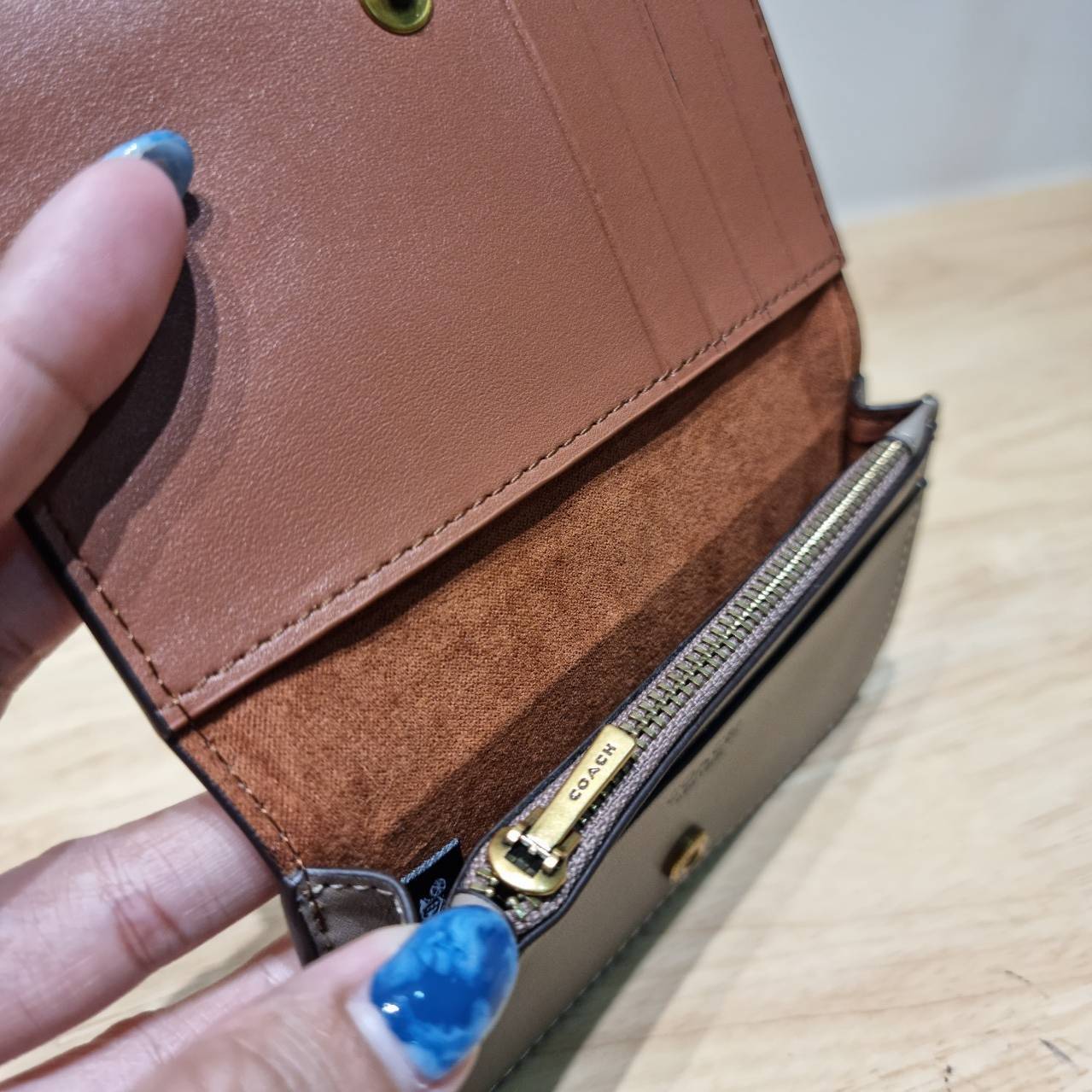 COACH SLIM CARD CASE IN SIGNATURE CANVAS C4818 / C5870 / C4818 กระเป๋าถนอมบัตรกึ่งกระเป๋าสตางค์ เกรดท็อปออริ เกรดดีสุด สลับแท้ 1:1 ใช้ต่างประเทศได้