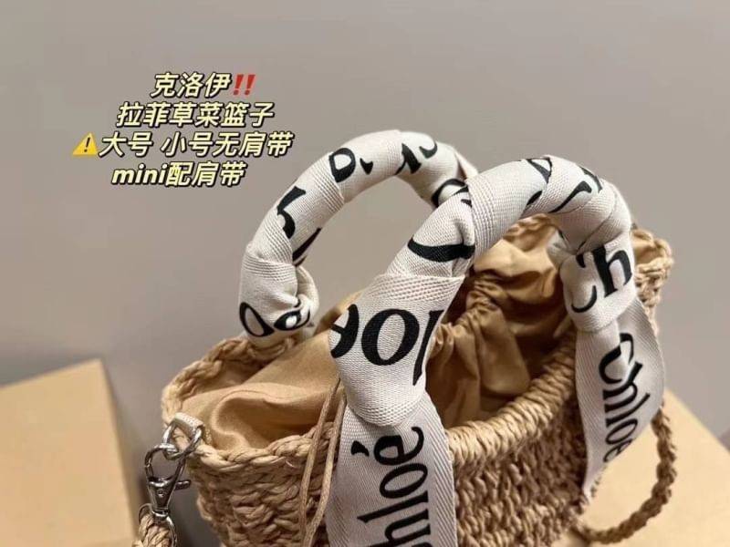 Chloe Straw Handbag Summer Beach Weave / CHLOE woody basket mini bag 8" กระเป๋าสานสไตล์มินิมอล ซับในผ้าอย่างดี มาพร้อมผ้าผูกหูกระเป๋า สวยลงตัวรุ่นนี้ไม่ควรพลาดน้า สวยปังไม่ไหว ภาพสินค้าถ่ายจากงานขายจริง น่ารักมากค่ะ