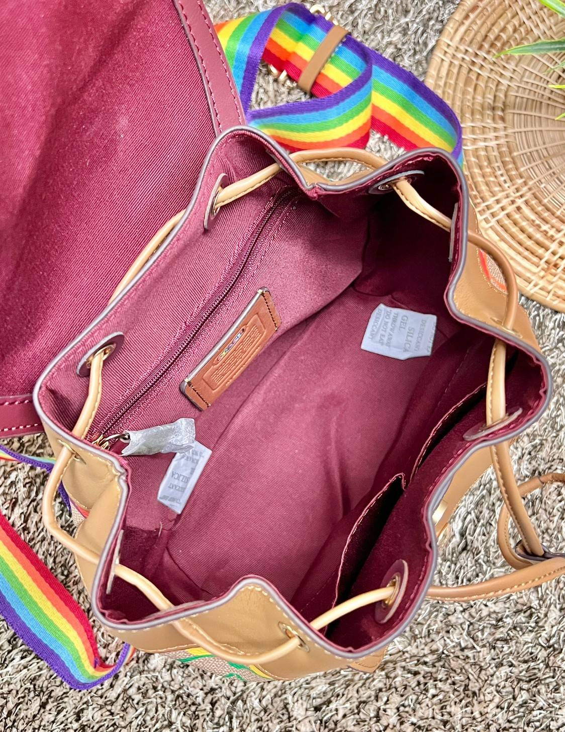 COACH PENNNIE BACKPACK IN RAINBOW SIGNATURE ((C4097)) สวยจึ้งมากแม่ ห้ามพลาด ต้องมีค่ะ! พร้อมส่งค่ะ ล่าสุด กับกระเป๋าสะพายหลังมีหูหิ้ว หนังแท้นิ่มอย่างดี ลายCทั้งใบแบบสีรุ้งสดใสมาเลย สวยมากๆค่ะ