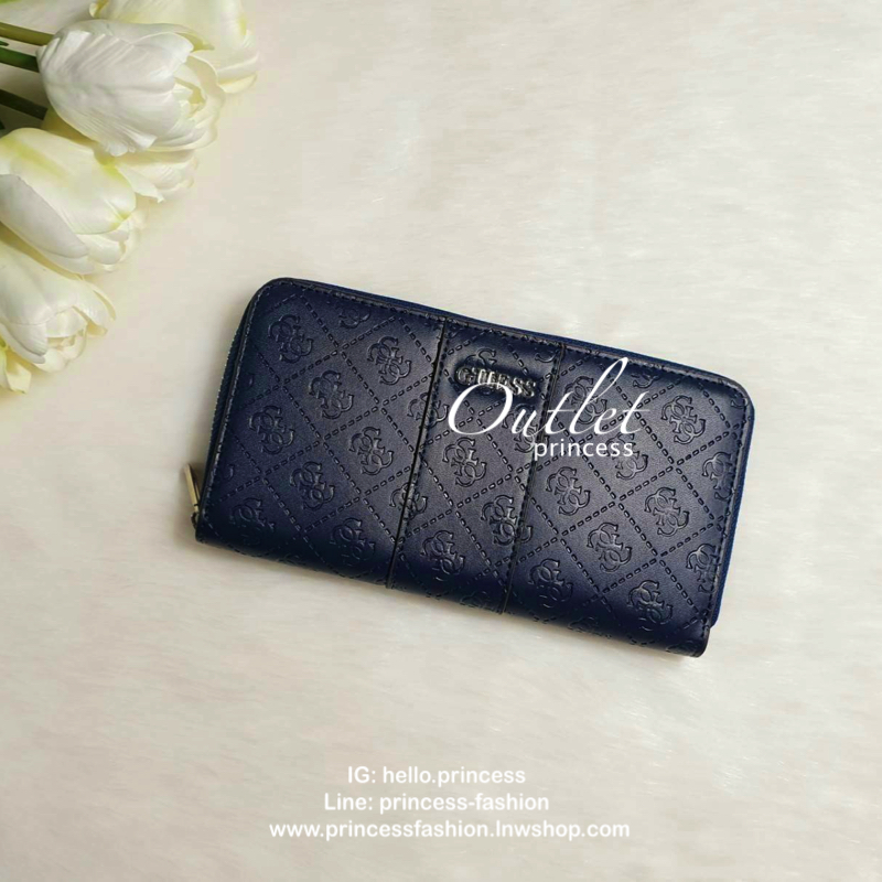GUESS FACTORY WOMEN'S ZIP AROUND LONG WALLET กระเป๋าสตางค์หนังทรงซิปรอบปั๊มลายแบรนด์รอบใบ ด้านหน้าติดโลโก้แบรนด์ ภายในมีช่องใส่ธนบัตร ช่องใส่บัตรหลายช่องและช่องซิปกลางใส่เหรียญ มีให้เลือก 3 สี สวยคุ้ม น่าใช้มากๆค่า