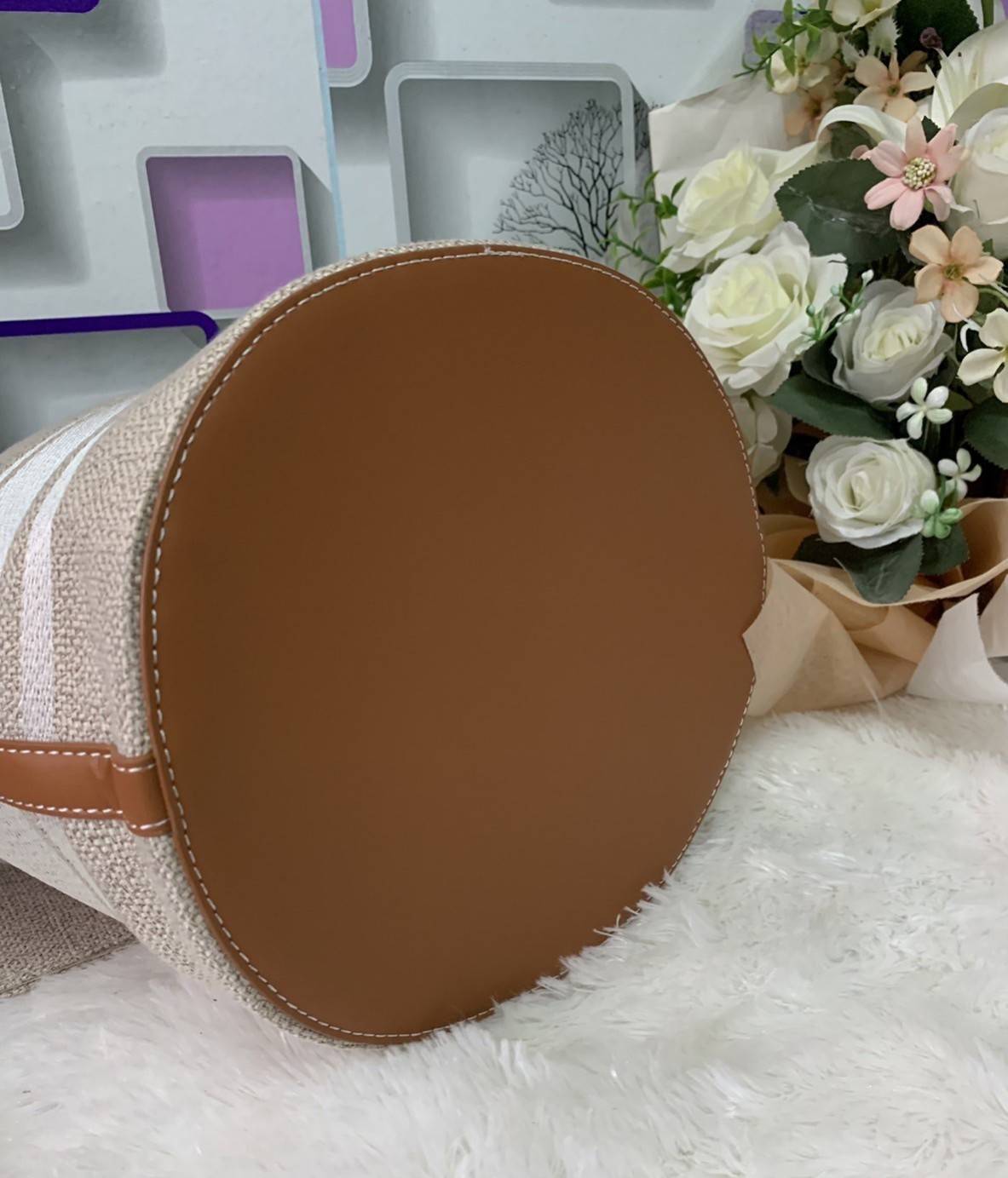 VIP 🥂 CELINE TEXTILE BUCKET BAG VIP / Celine Bucket Bag Beige / Tan วัสดุ Textile Canvas & CalfSkin ดีไซน์ทรง Bucket มาพร้อม Clutch ใบเล็กเข้าชุด ซื้อ 1 ได้ถึง 2 เป็นอีกหนึ่งรุ่นฮิตกันมาก งานสะไตล์วินเทจ ขนาดกำลังดี ผ้าเนื้อหนาค่ะ งานสวยตั้งอยู่ทร