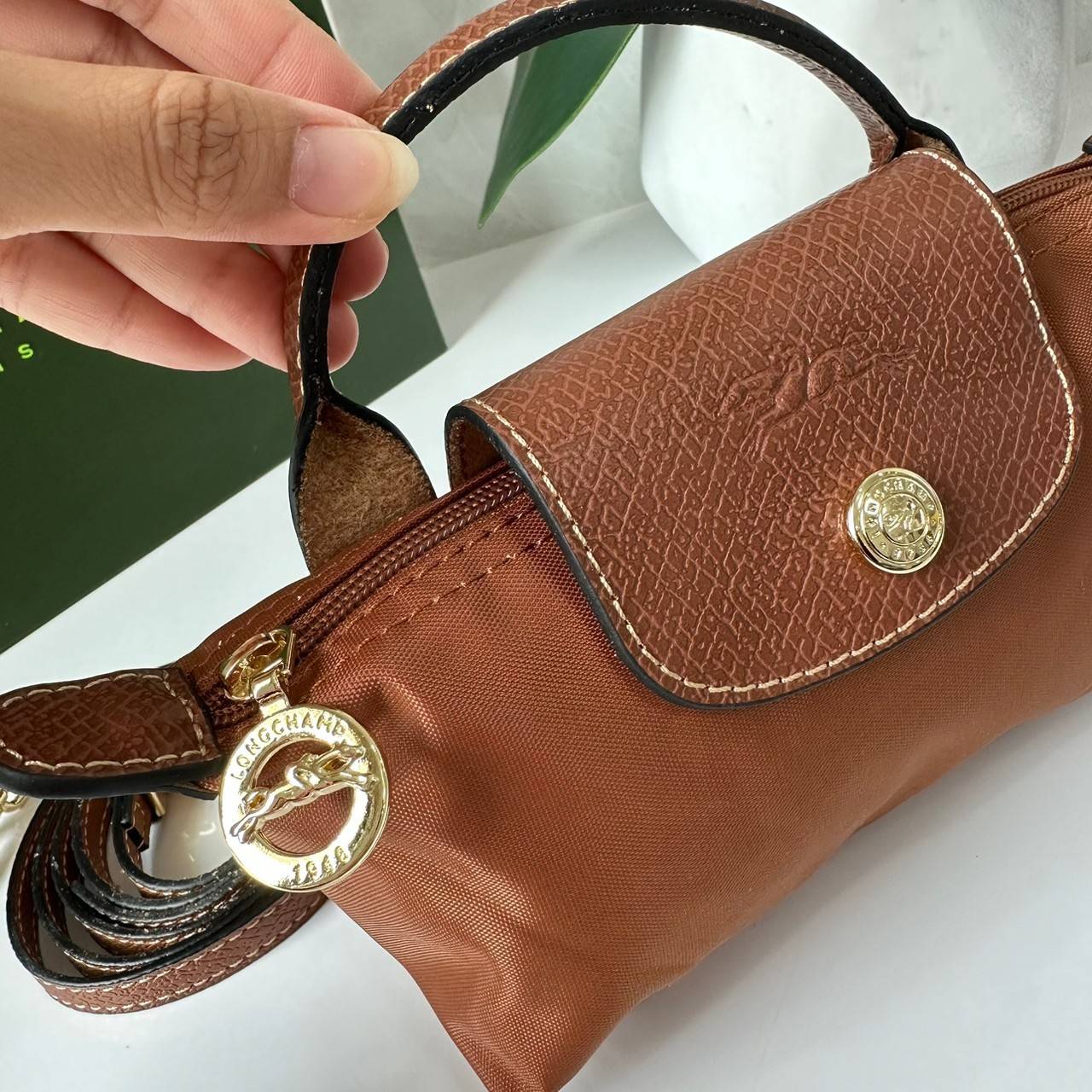 LONGCHAMP LE PLIAGE ORIGINAL Pouch with handle กระเป๋าใบเล็กขนาดกระทัดเหมาะกับใส่ของจำเป็นจุกจิก กันน้ำได้ พร้อมส่ง